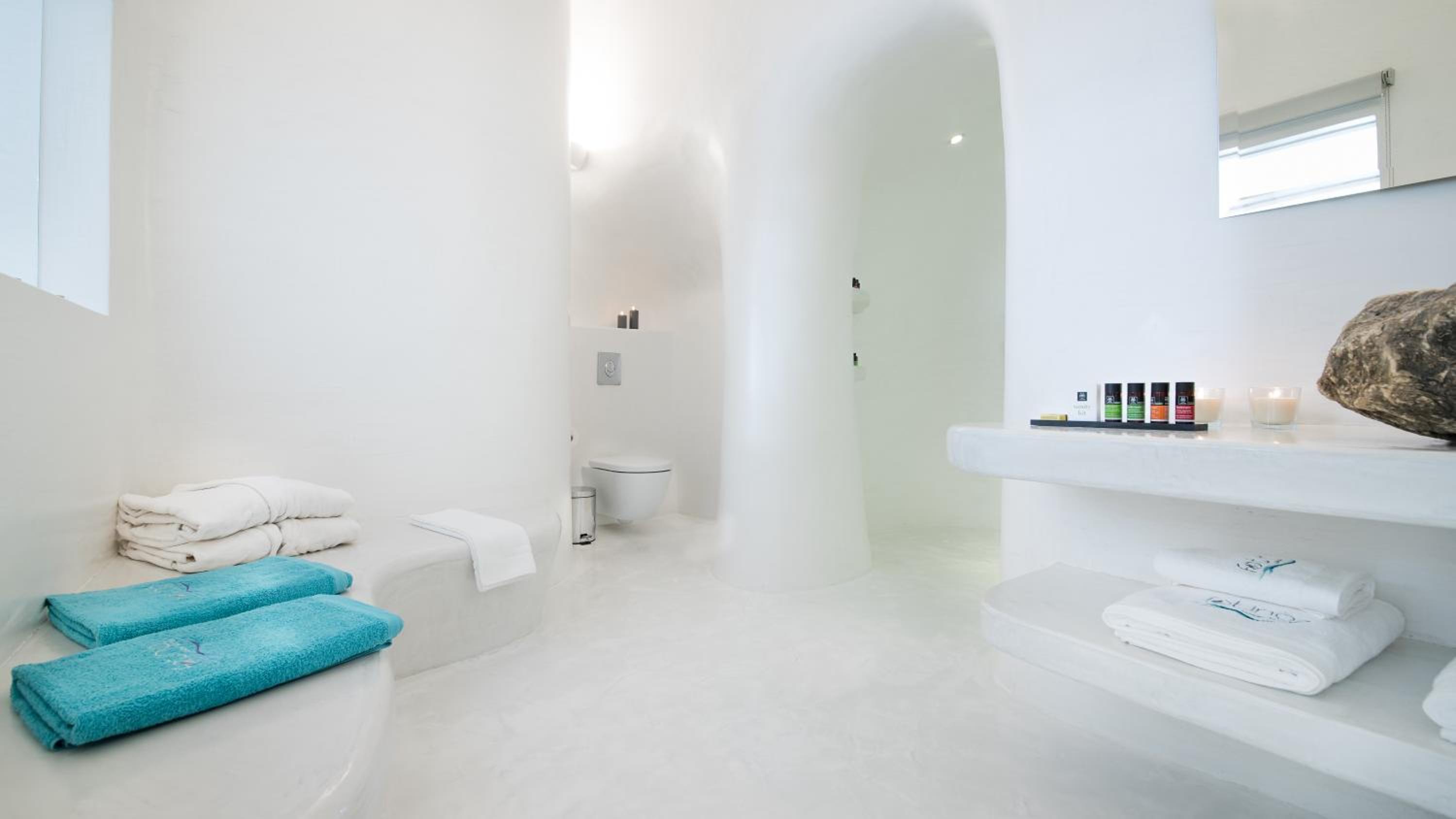Oia Vacations - Maregio Suites - Property Image 6
