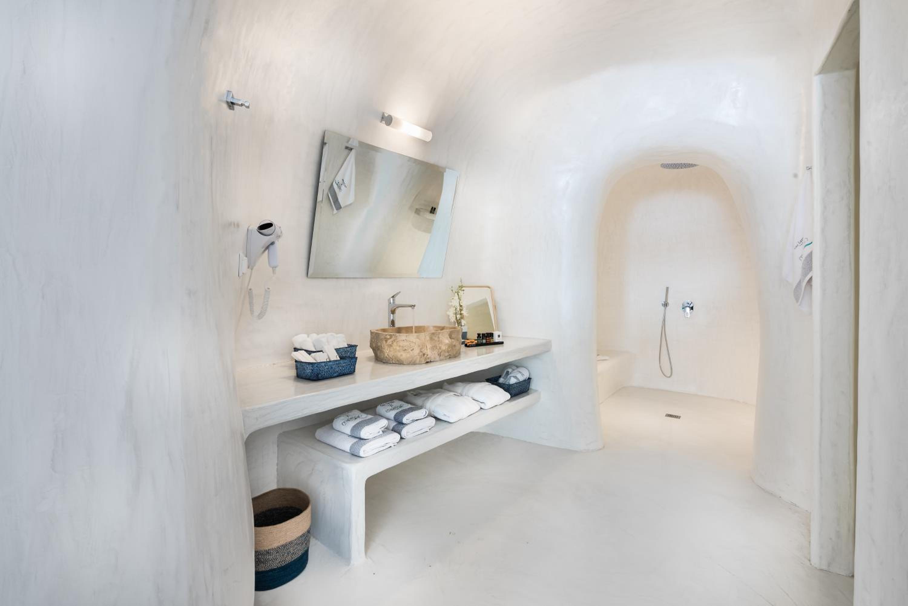Oia Vacations - Maregio Suites - Property Image 19