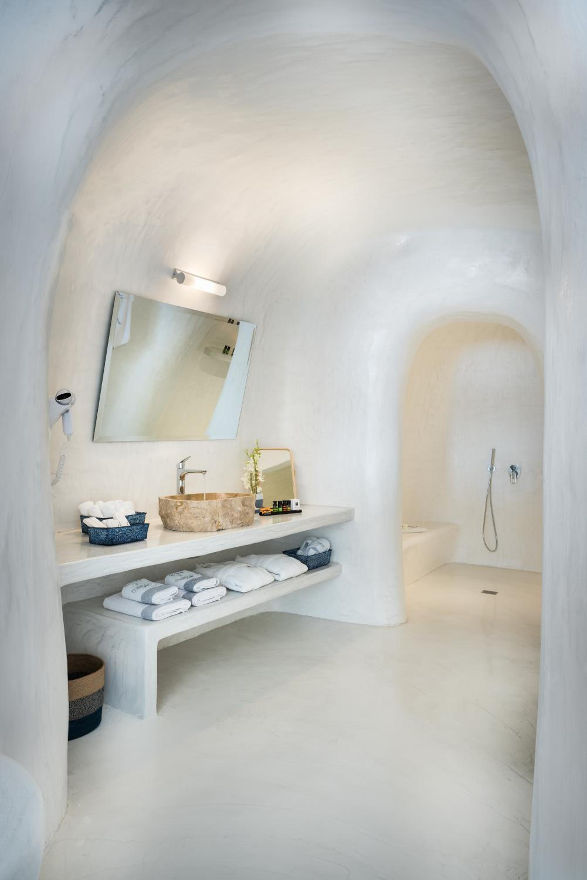 Oia Vacations - Maregio Suites - Property Image 127