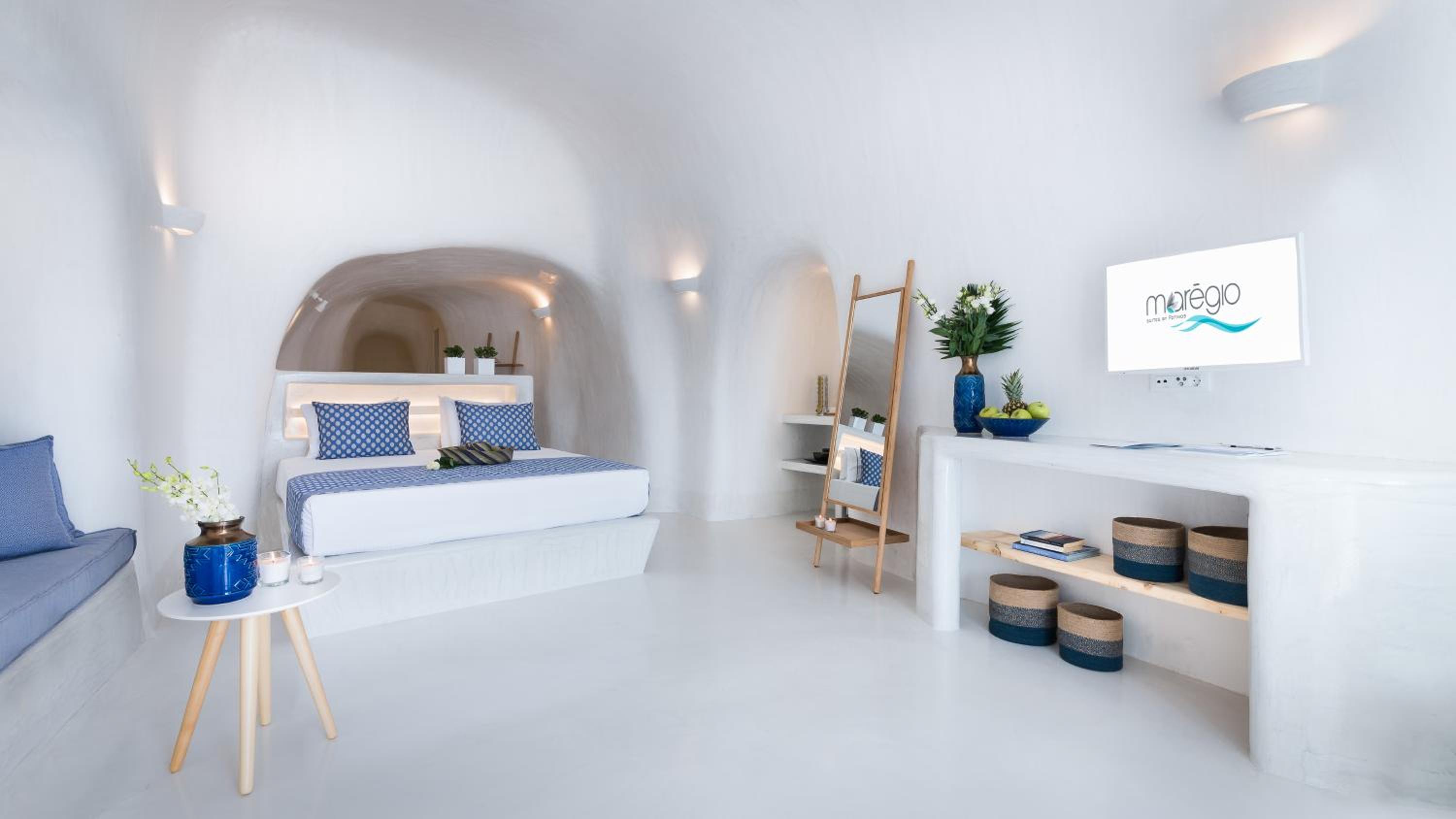 Oia Vacations - Maregio Suites - Property Image 126