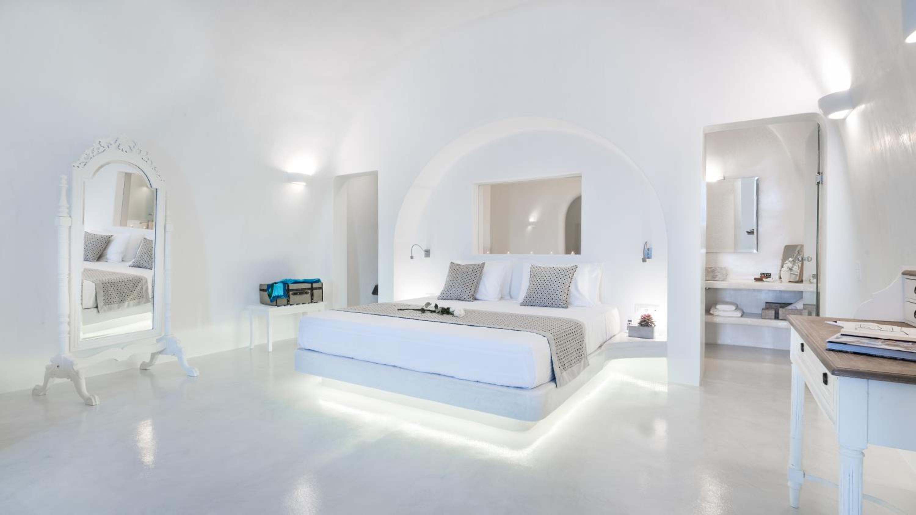 Oia Vacations - Maregio Suites - Property Image 128