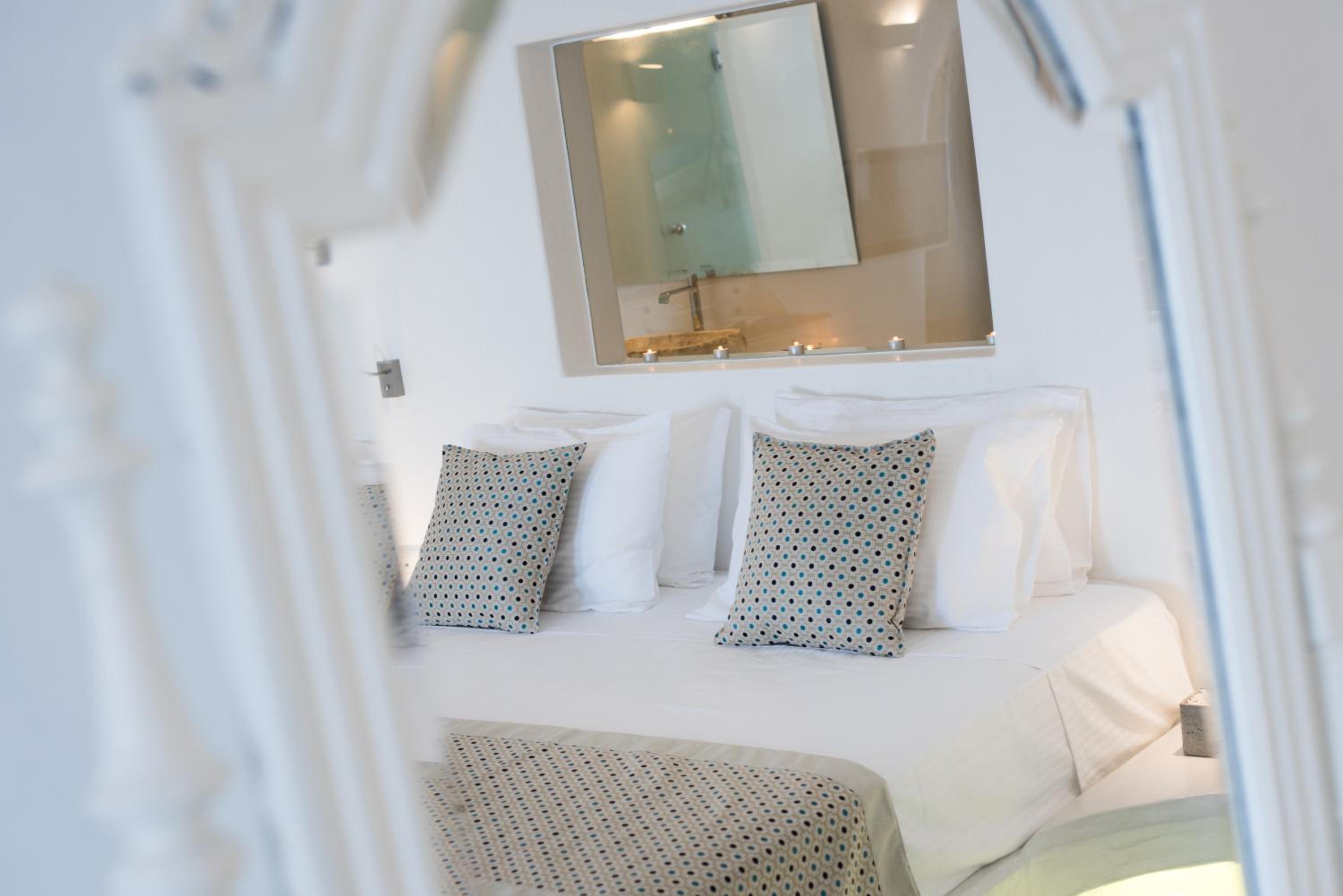 Oia Vacations - Maregio Suites - Property Image 33