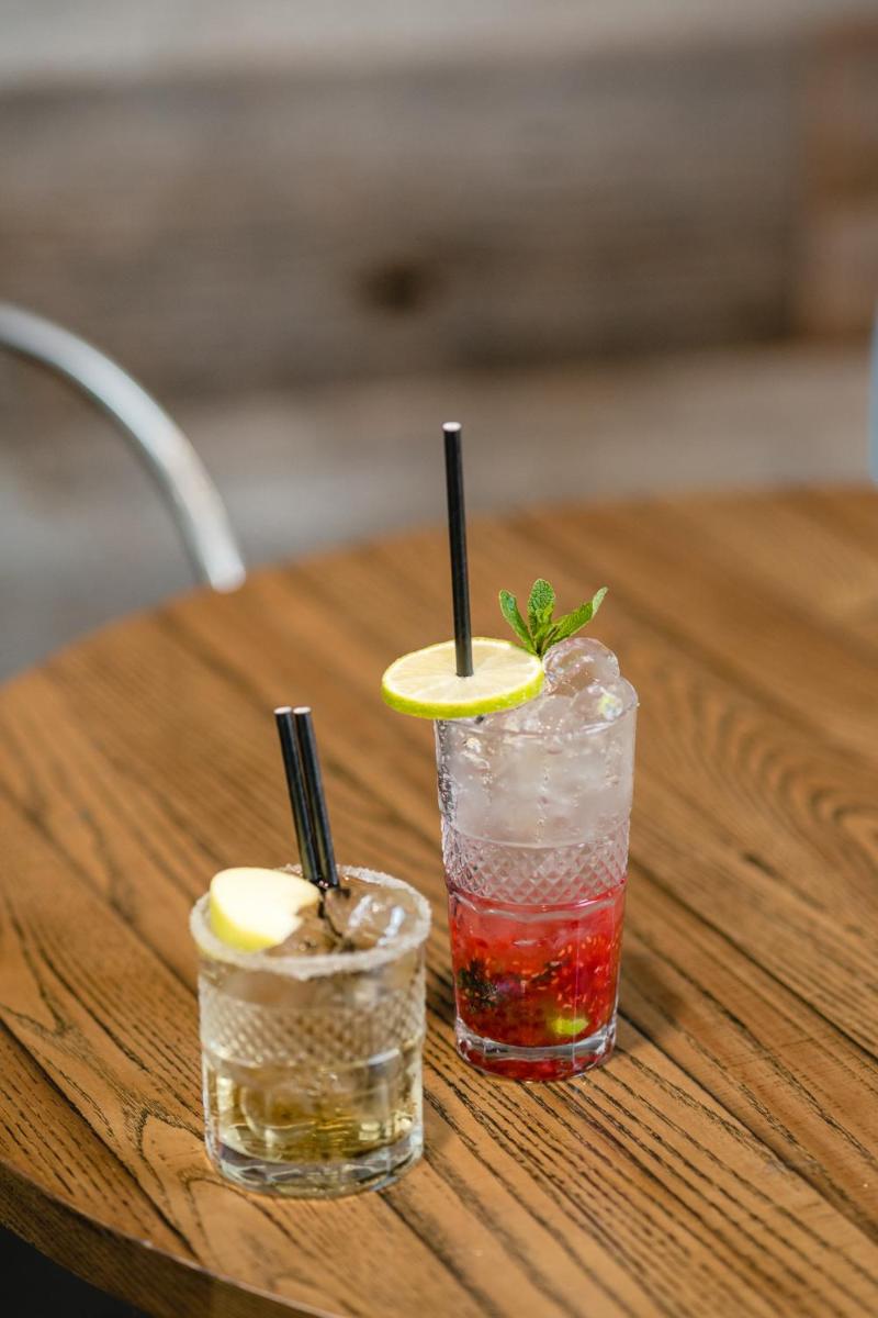 bar