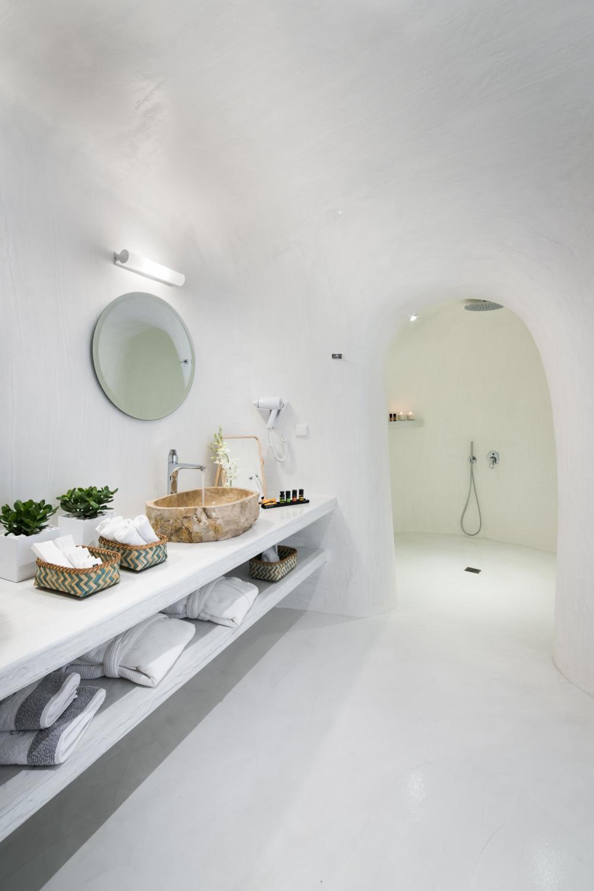 Oia Vacations - Maregio Suites - Property Image 41