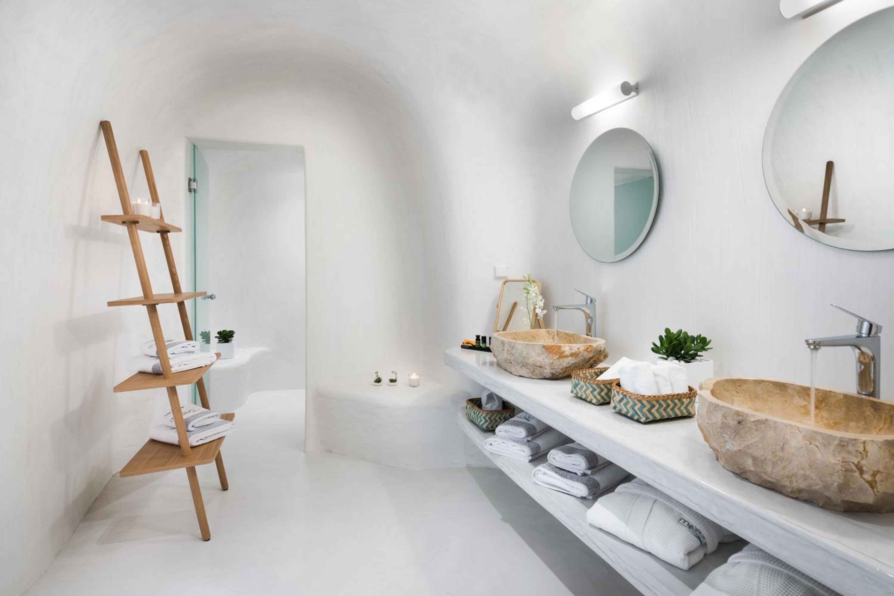 Oia Vacations - Maregio Suites - Property Image 44