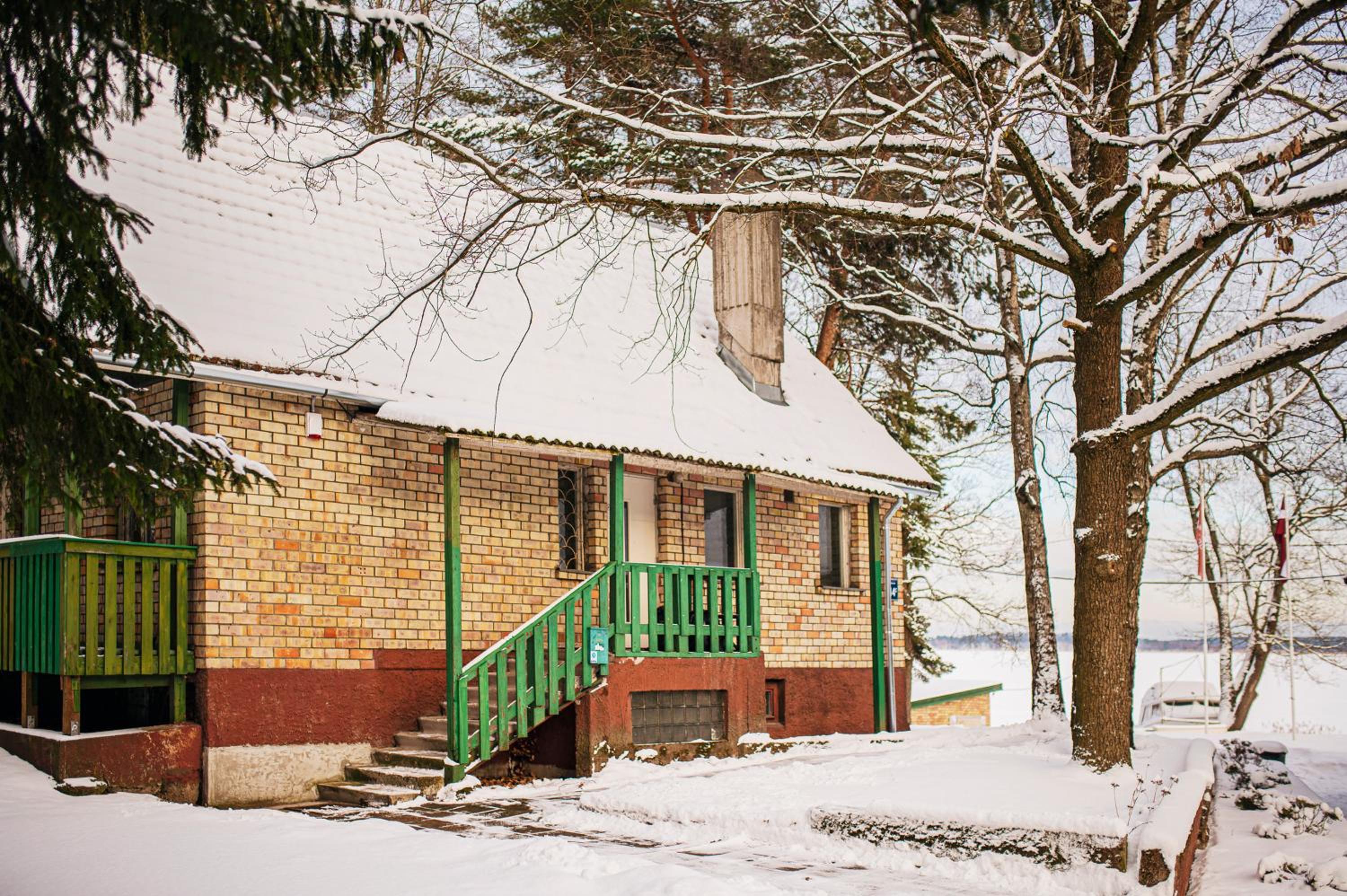 LAKE HOUSE