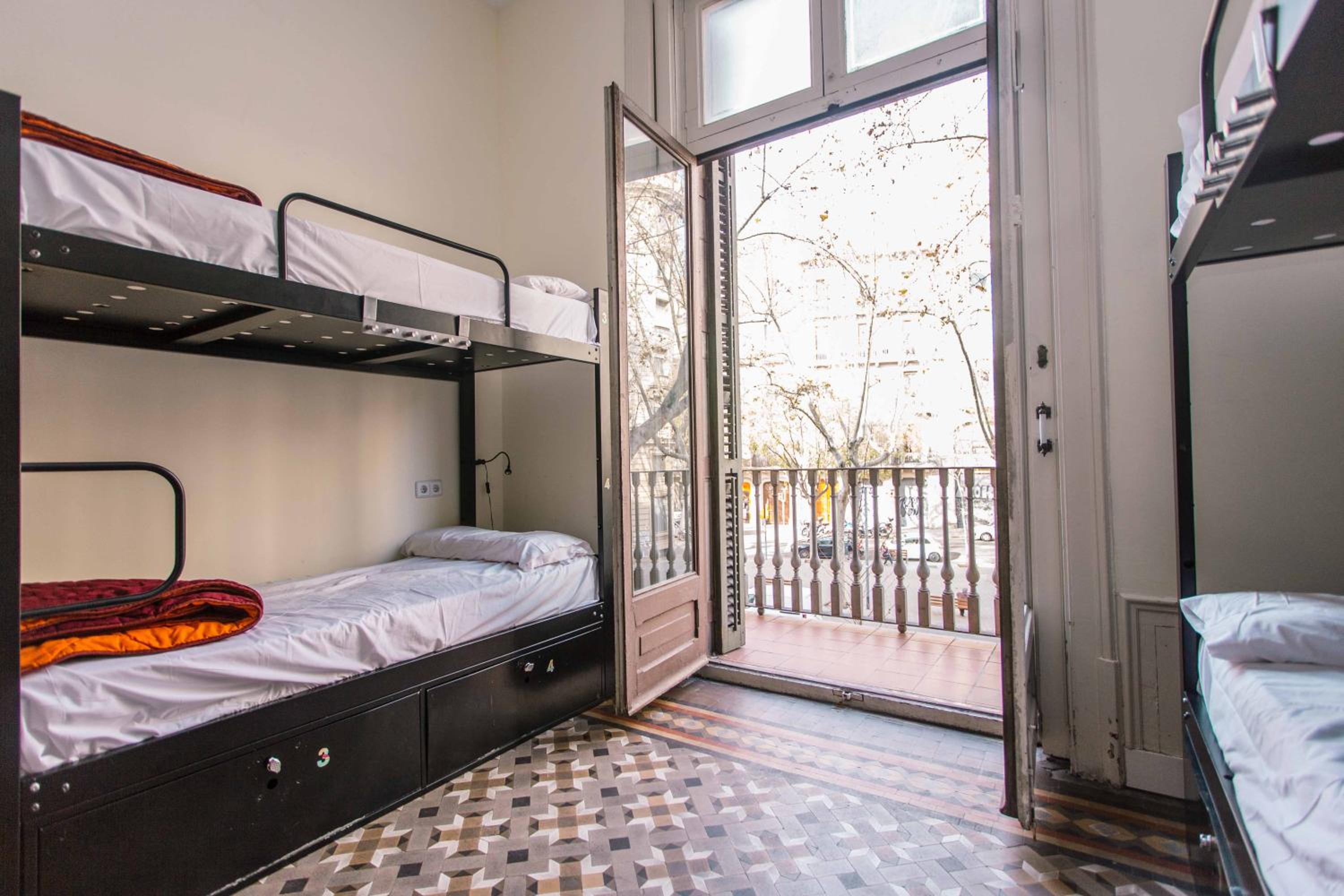 360 Hostel Borne