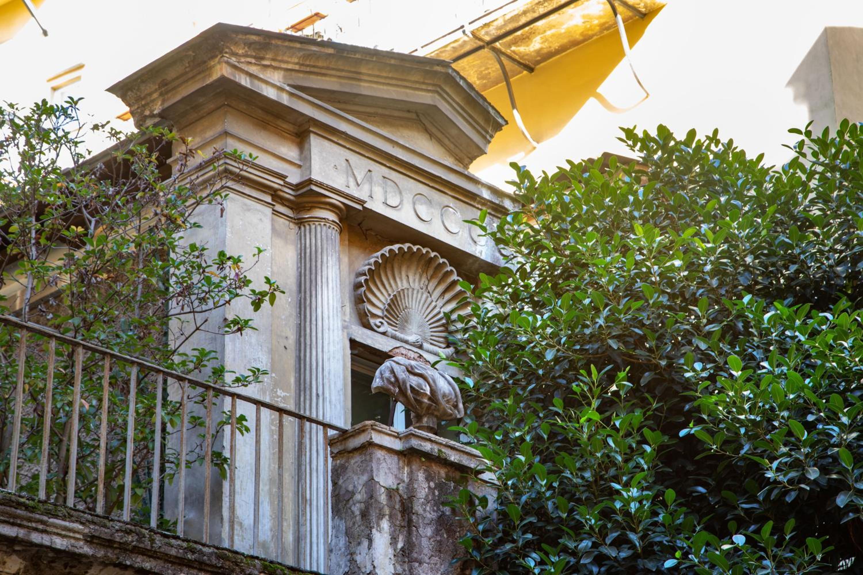 Spanish Steps Victoria Apartment