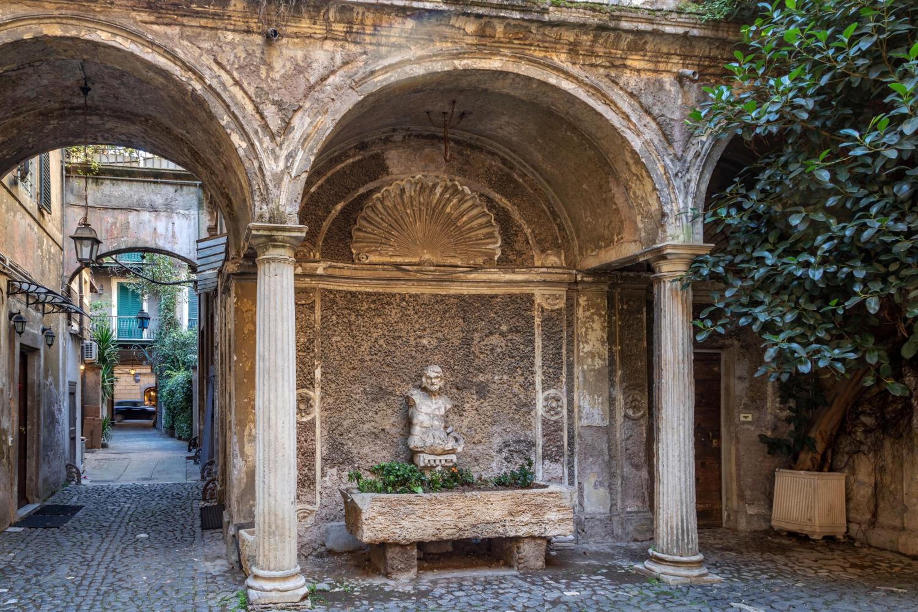 Spanish Steps Victoria Apartment