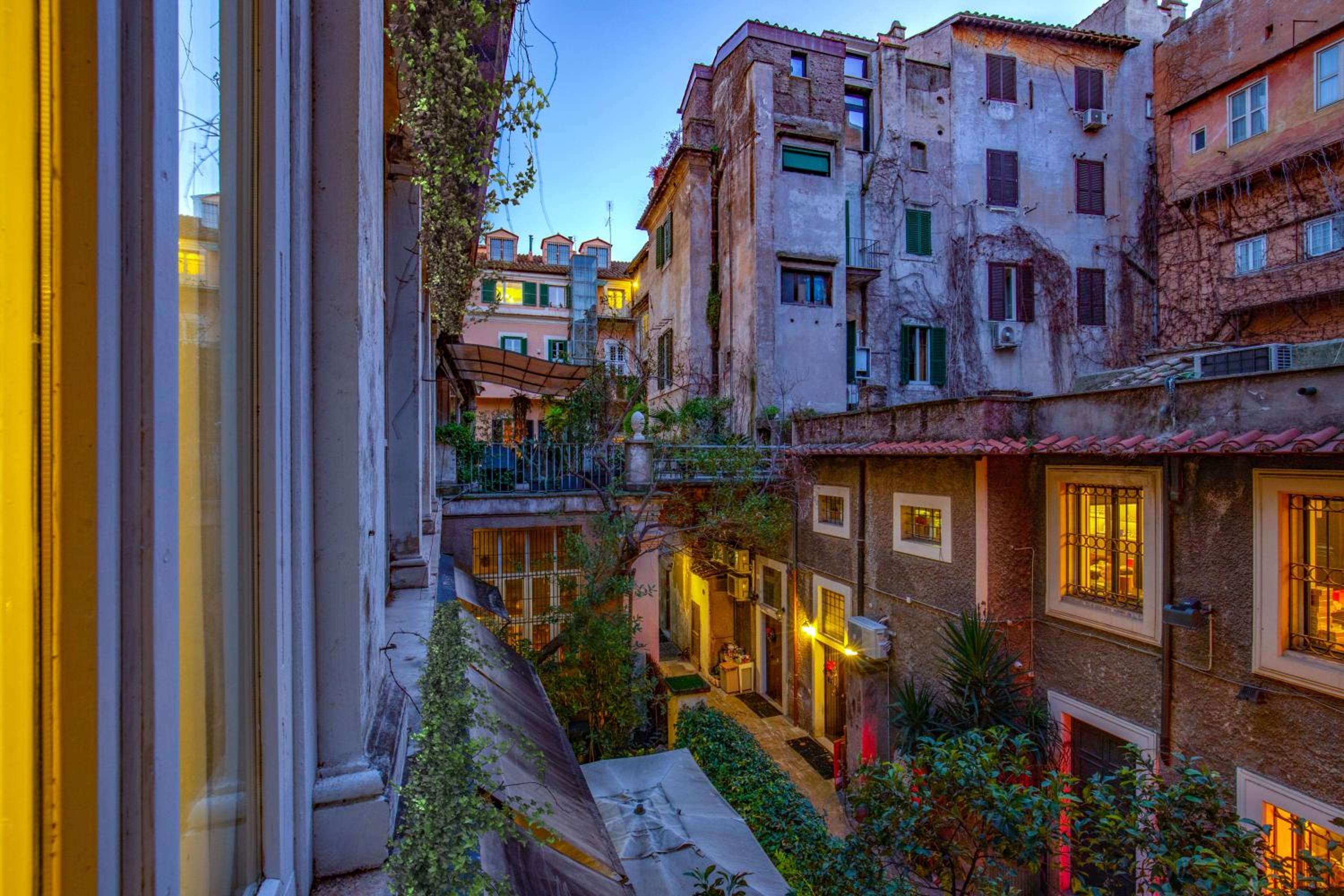 Spanish Steps Victoria Apartment