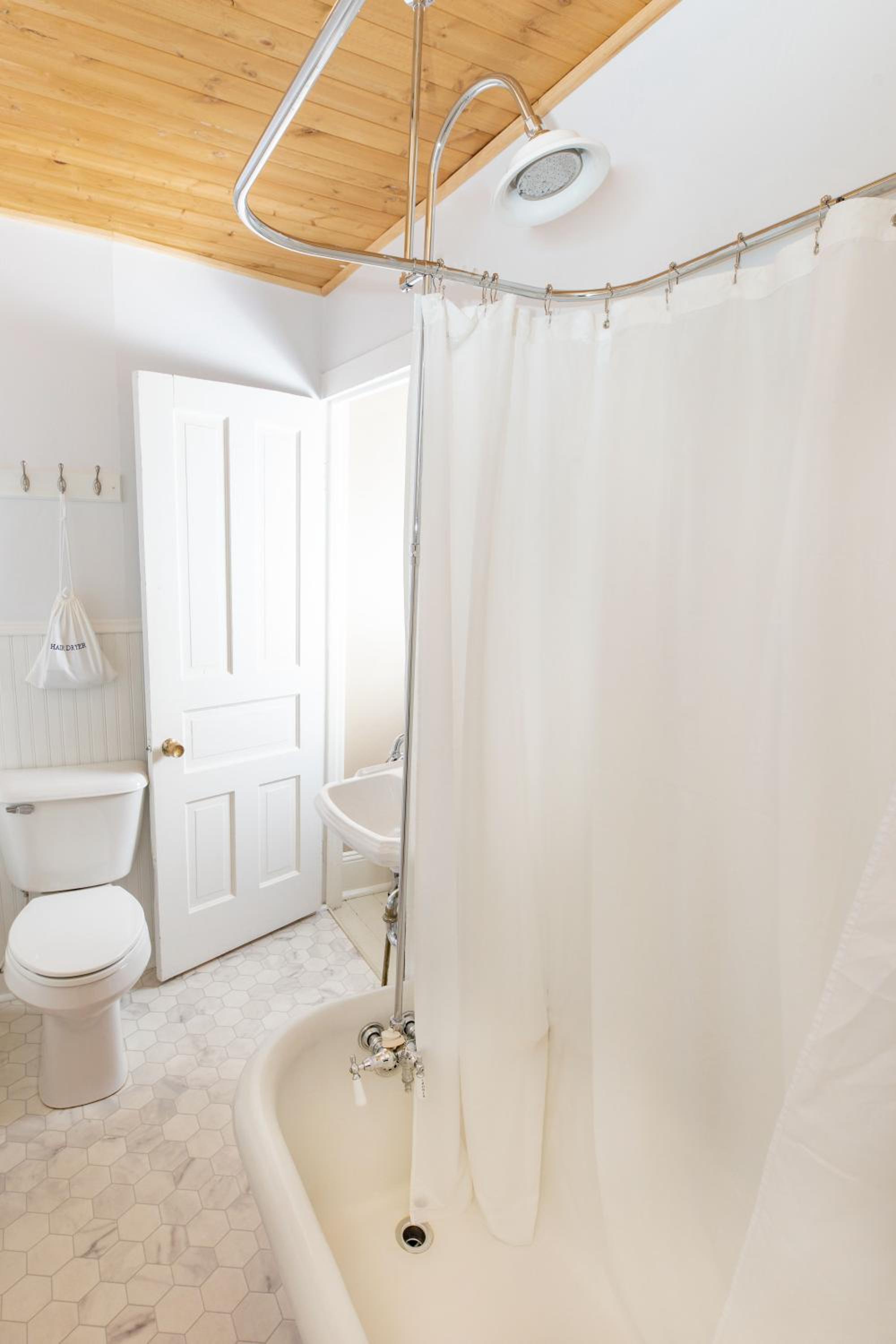 Pine Cottage Bed & Breakfast