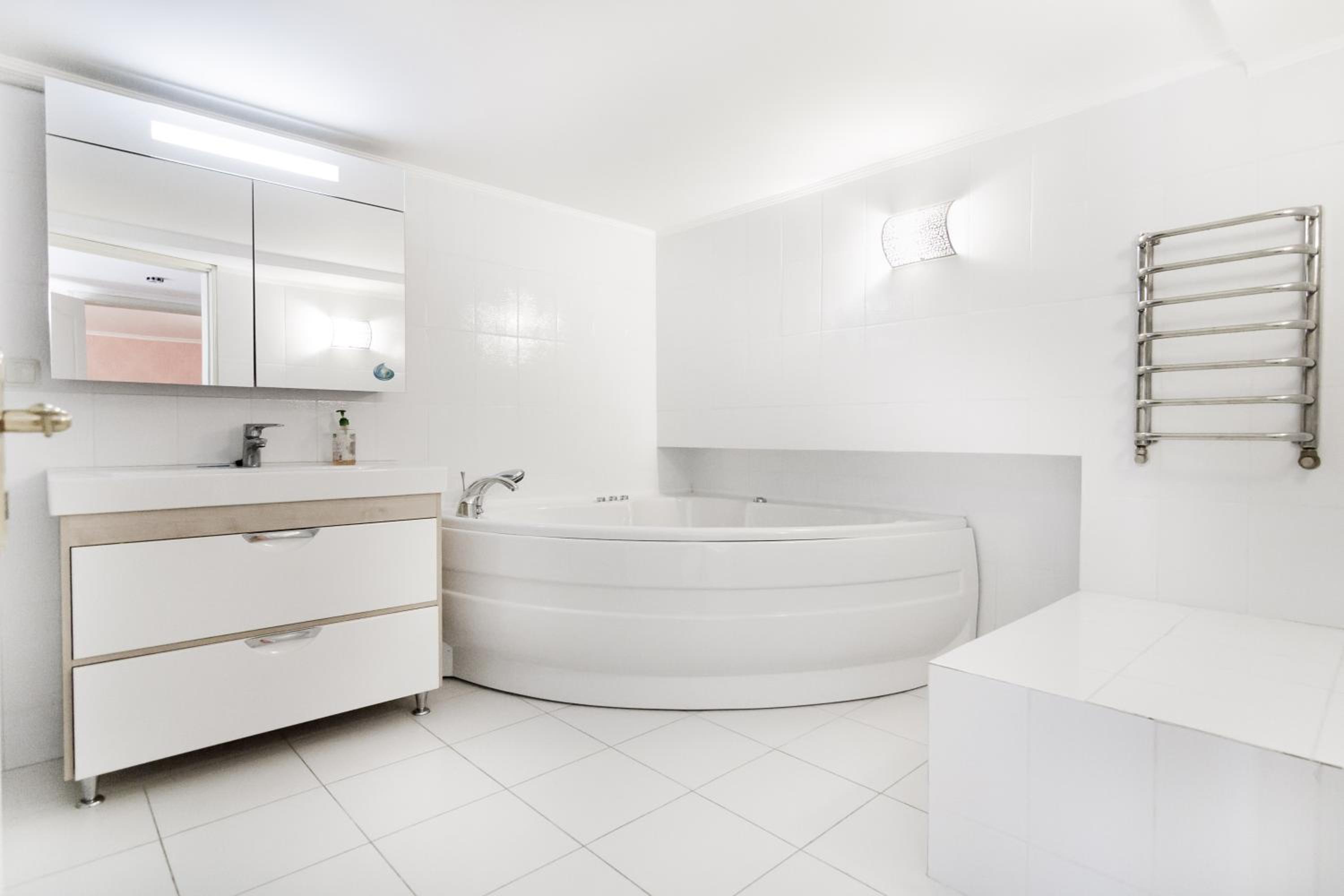 18 Deribasivska Street Jacuzzi Apartment