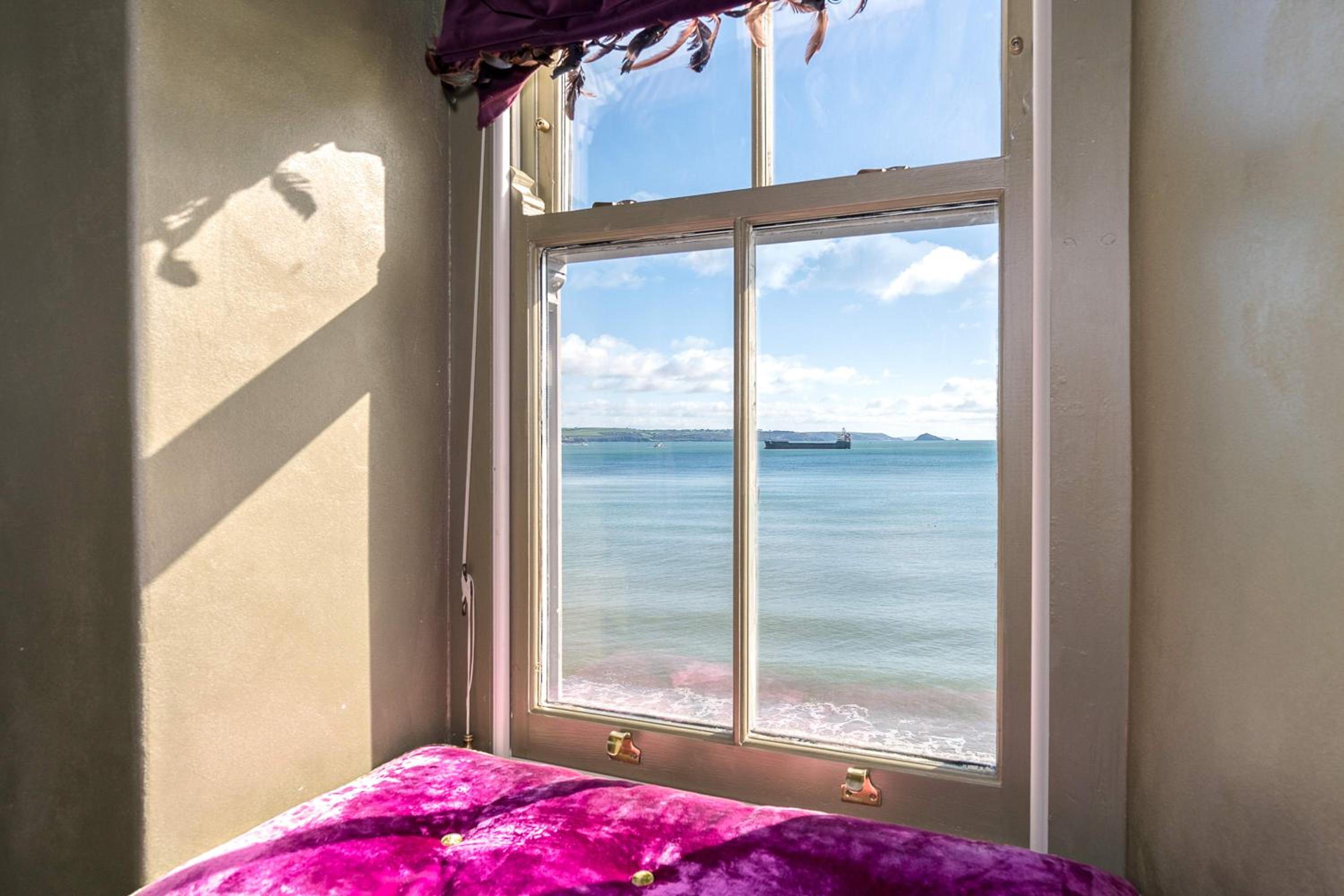 Fred's Place - Kingsand view 4