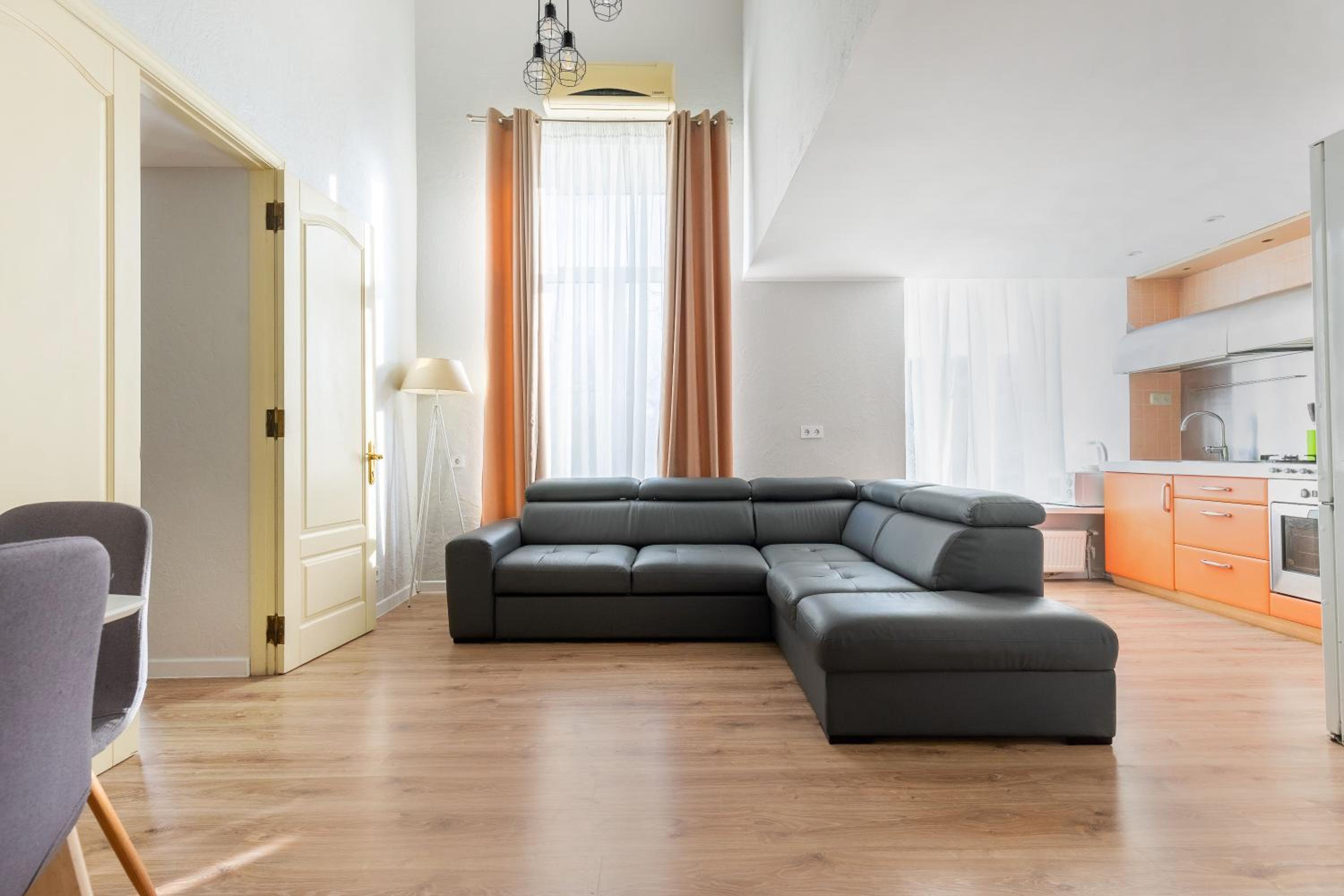 18 Deribasivska Street Jacuzzi Apartment