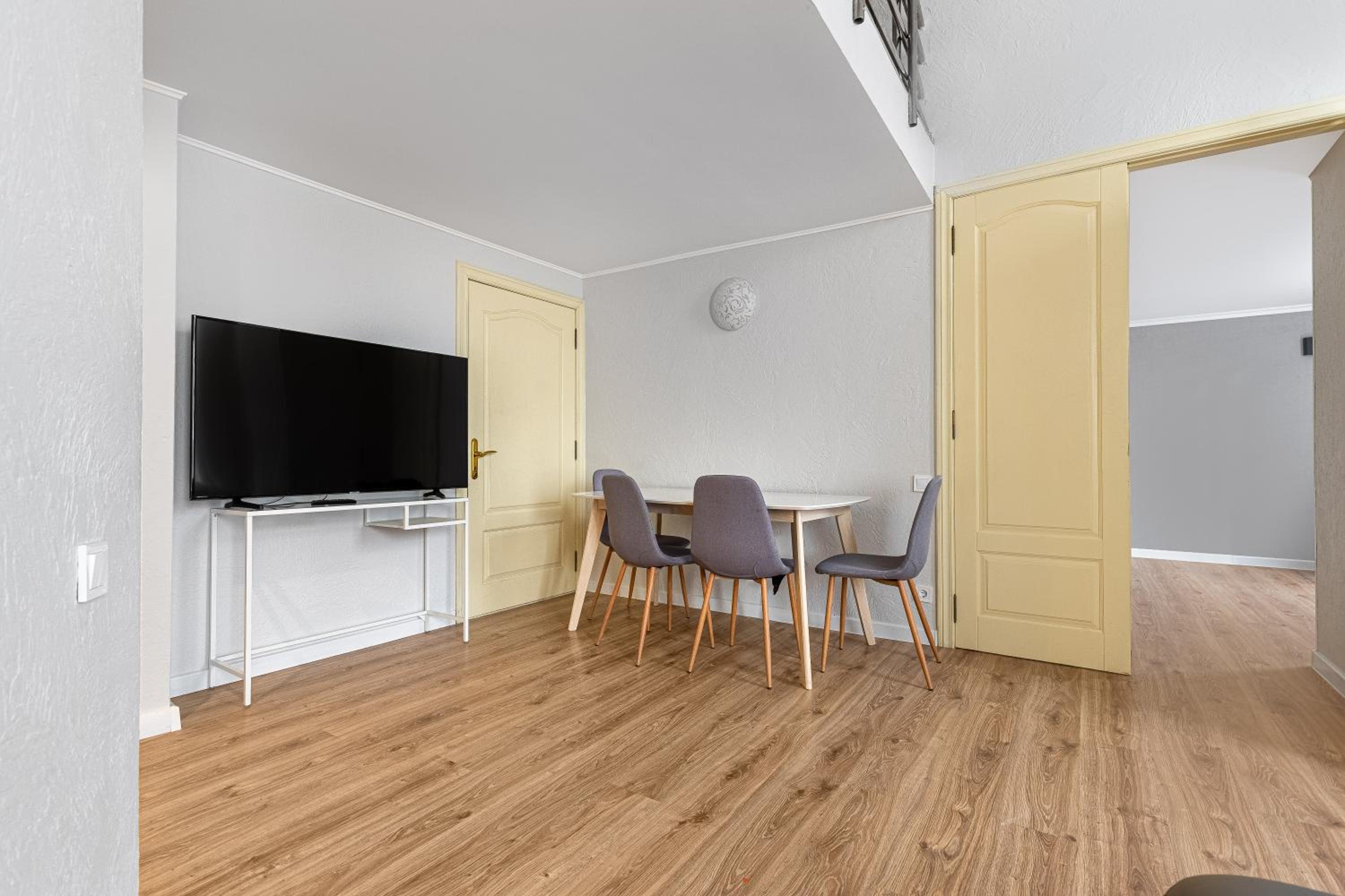 18 Deribasivska Street Jacuzzi Apartment