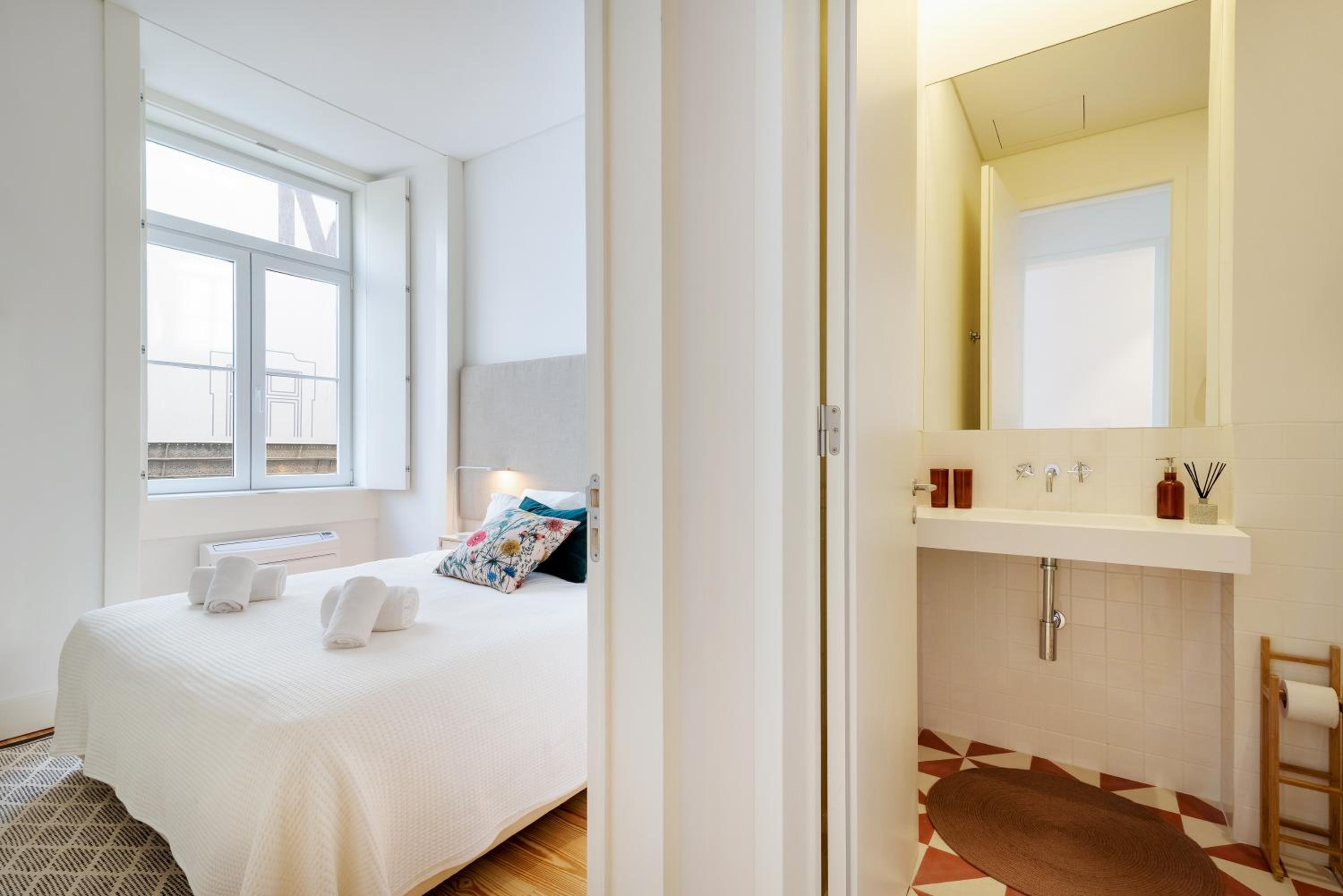 Modern 1BDR in Downtown Lisbon by LovelyStay view 5