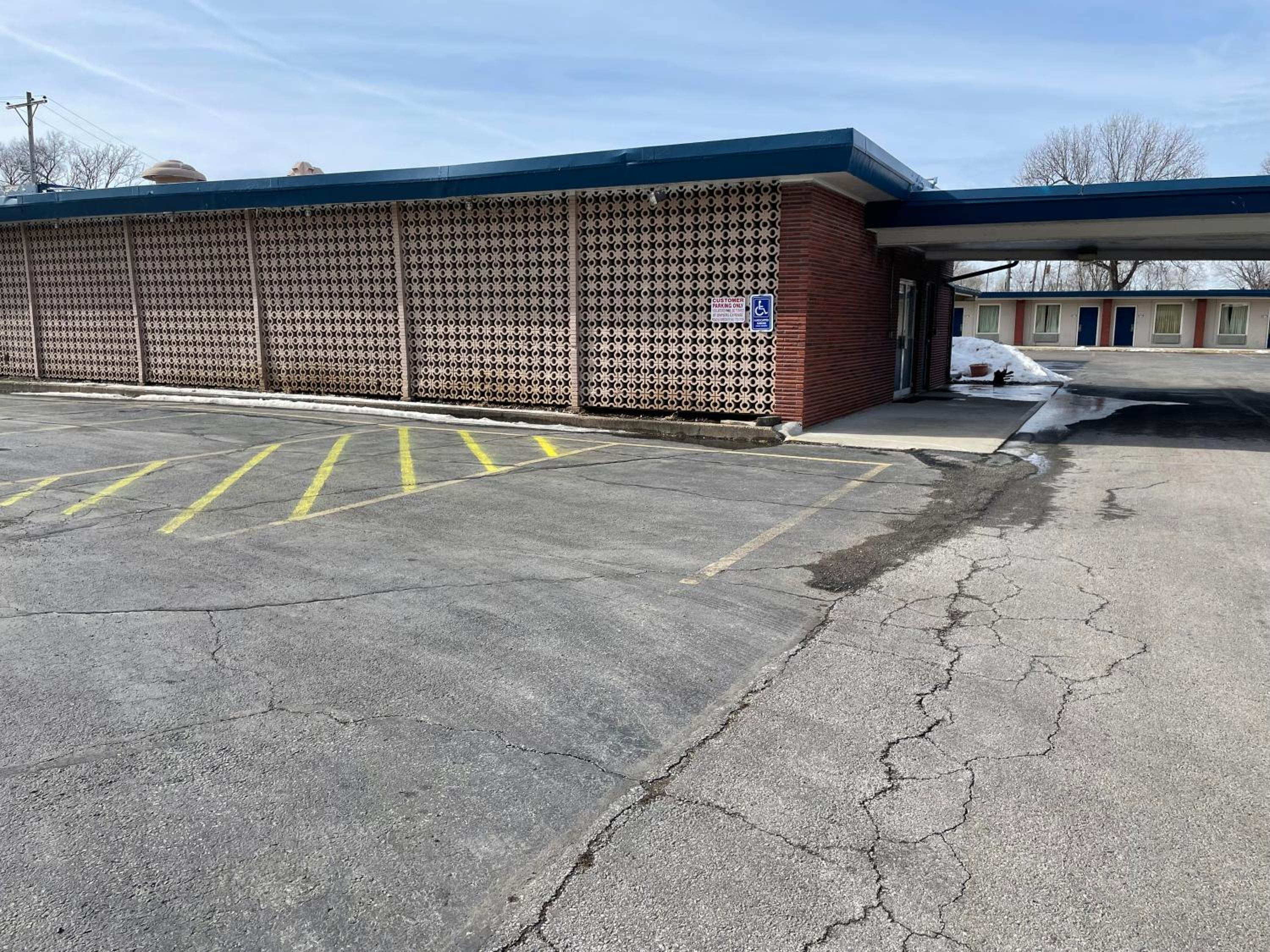American Motor Inn - Rock Island