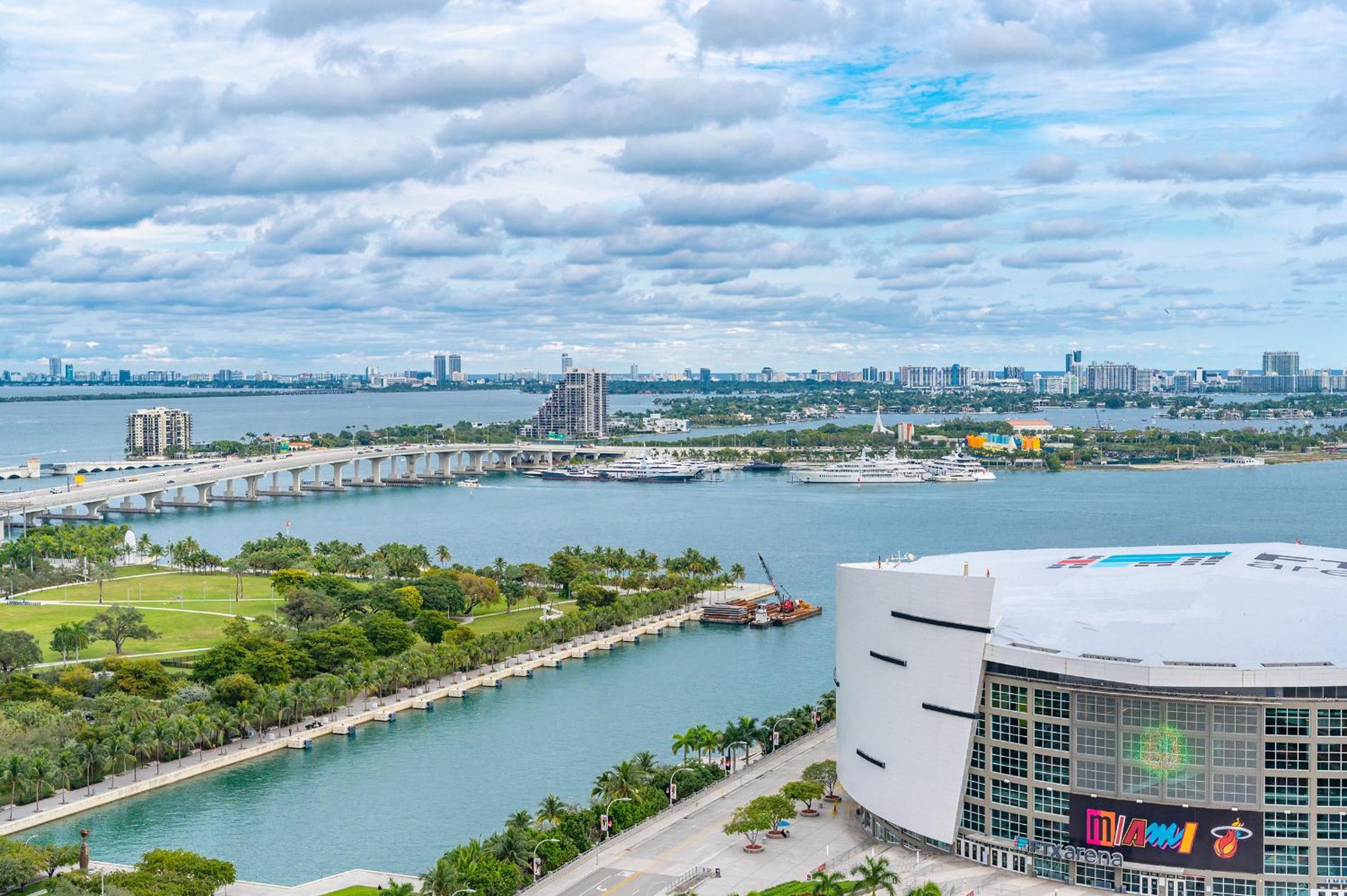 Global Luxury Suites Miami Worldcenter