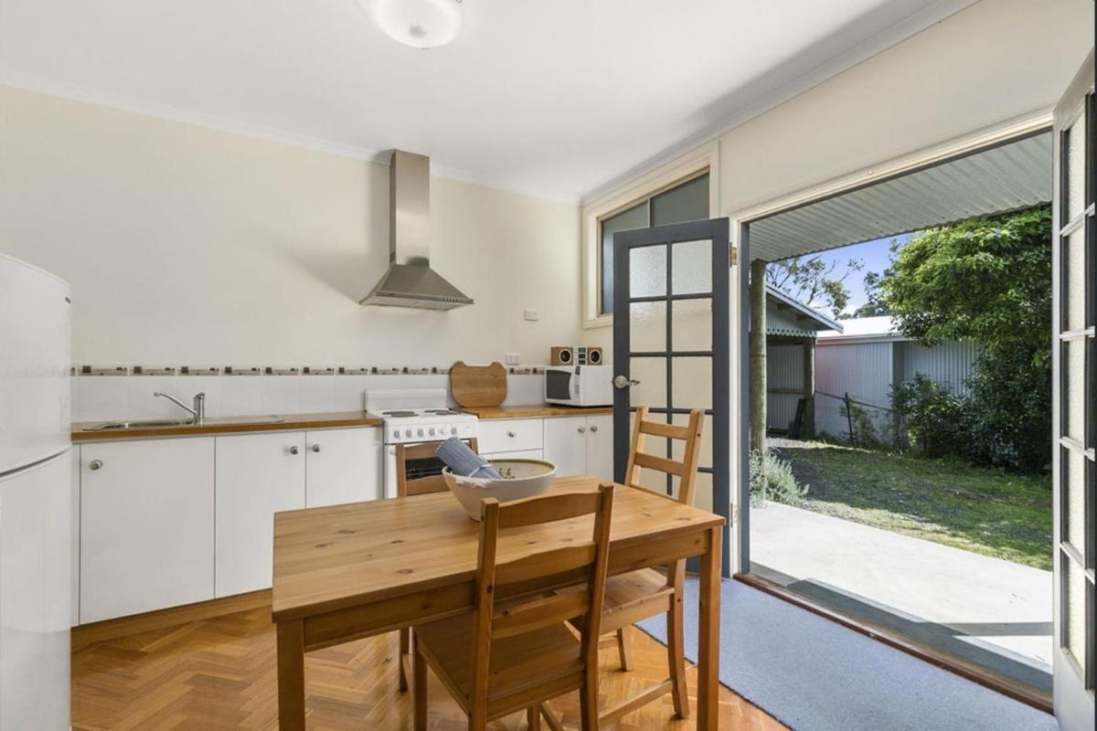 Phillip Island Boat Ramp Apartment - Adorable 1 bed for singles, couples, small family view 5