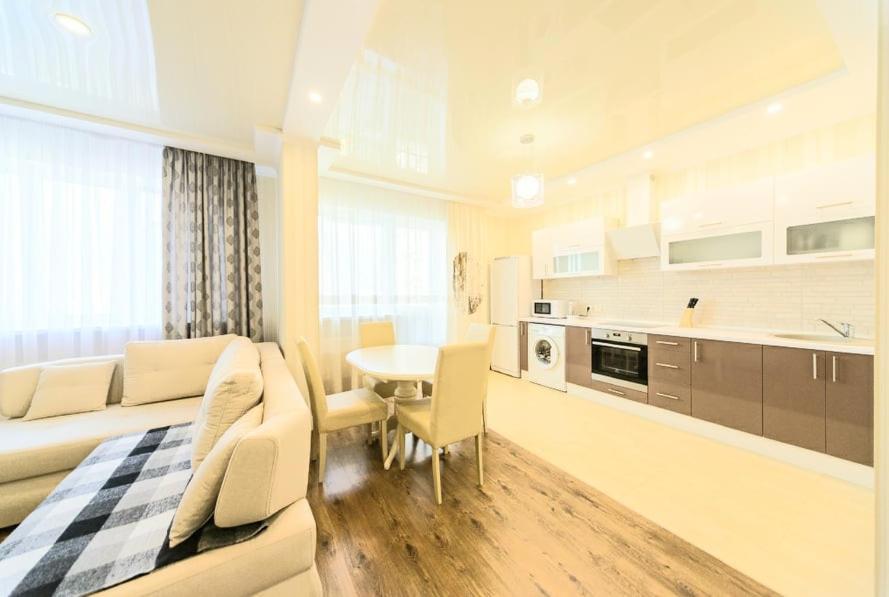 1 room 60m2 center of Obolon near River side view 5