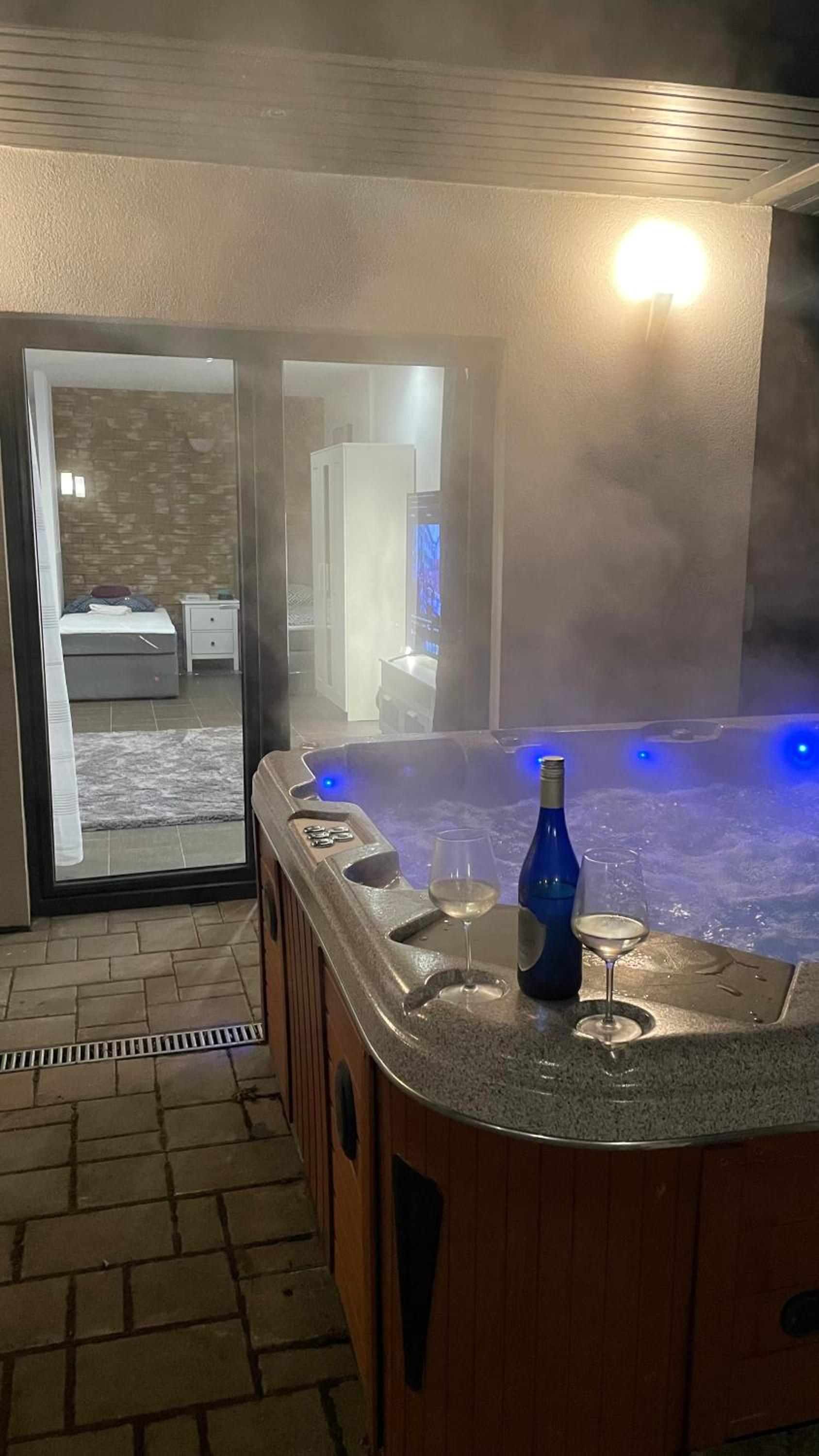Malibu Apartman & Jacuzzi view 4