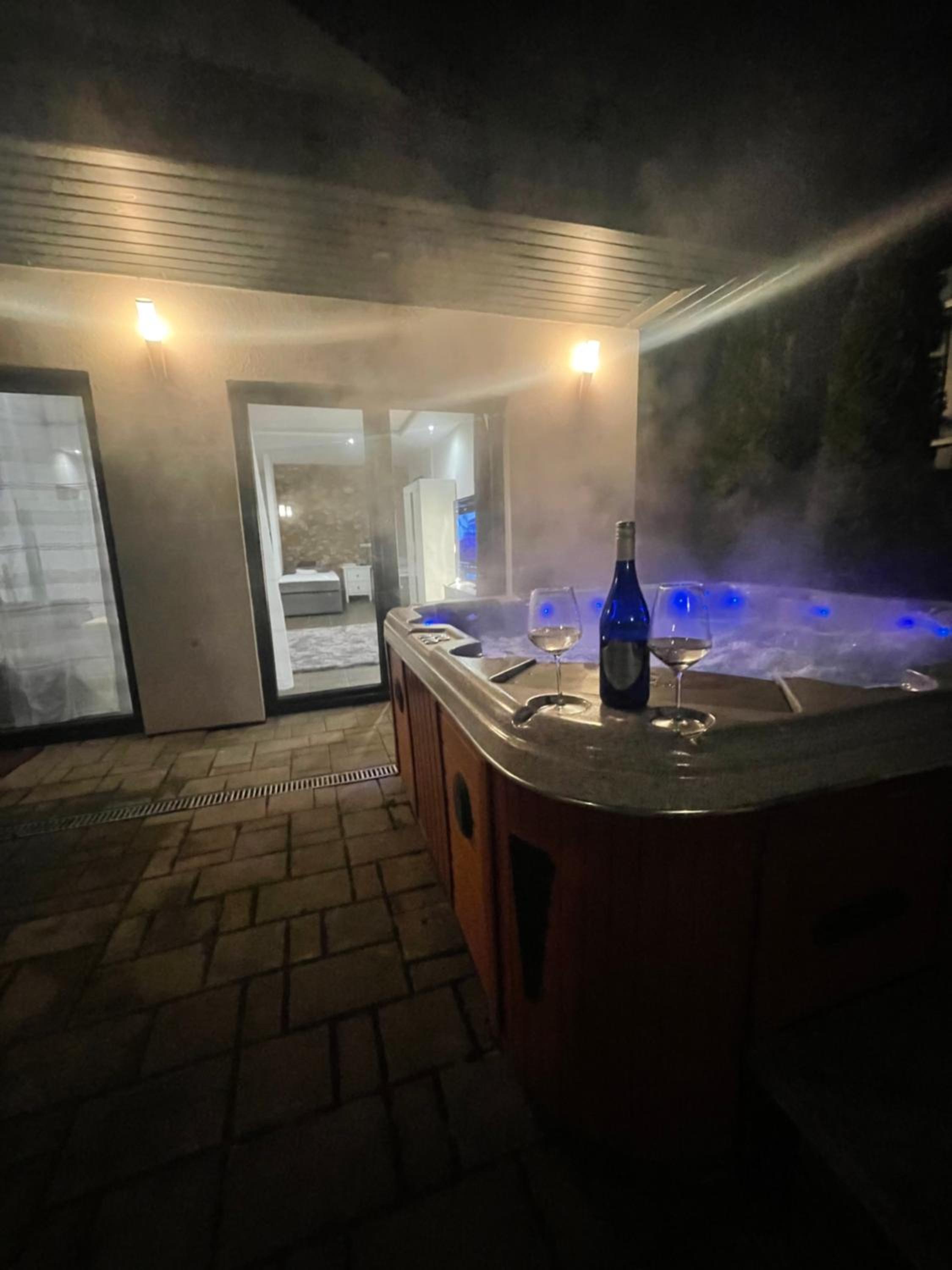 Malibu Apartman & Jacuzzi view 3
