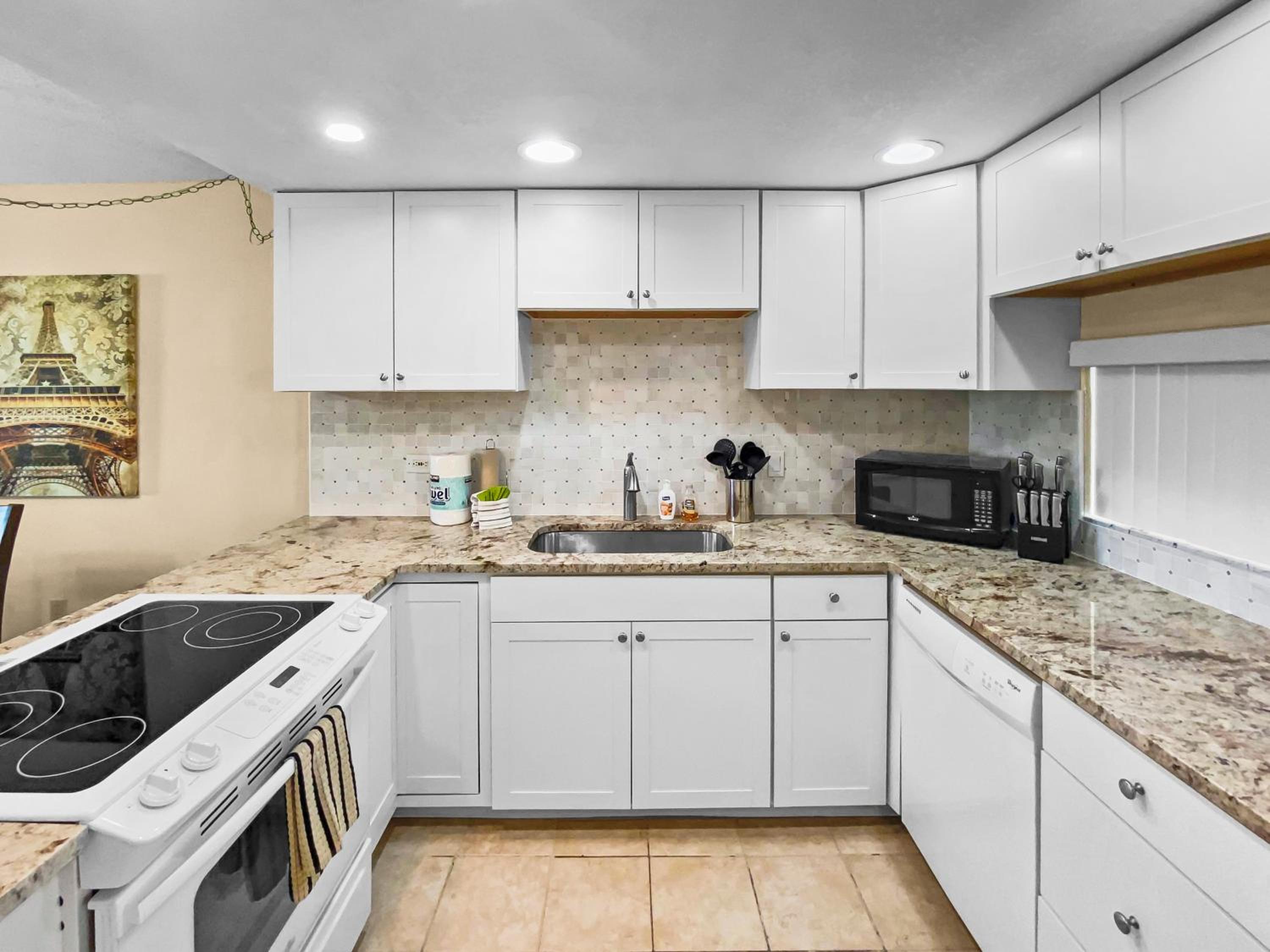 NEW Updated Siesta Key Vacation Rental with Heated Pool Access - Property Image 15