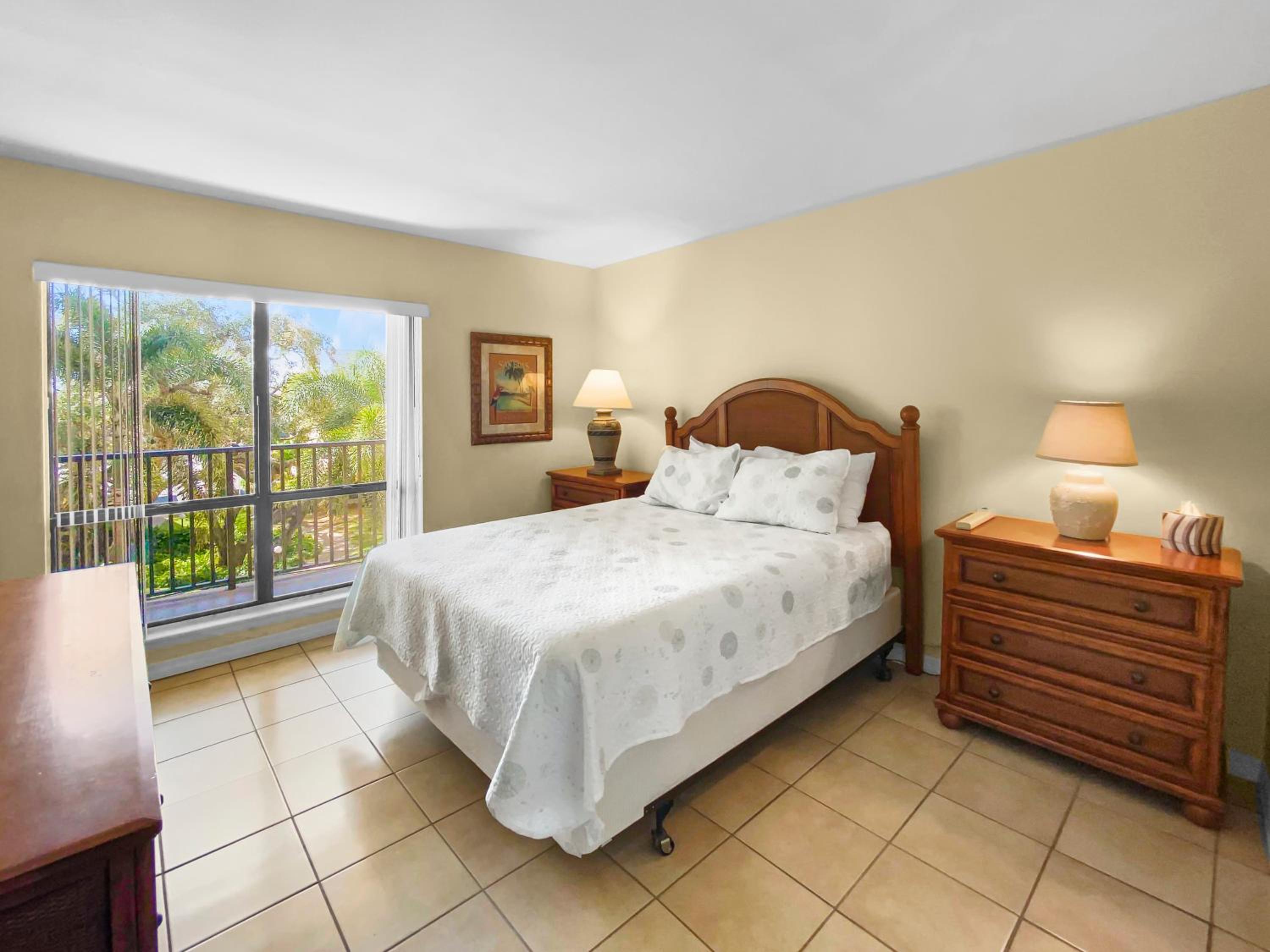 NEW Updated Siesta Key Vacation Rental with Heated Pool Access - Property Image 13