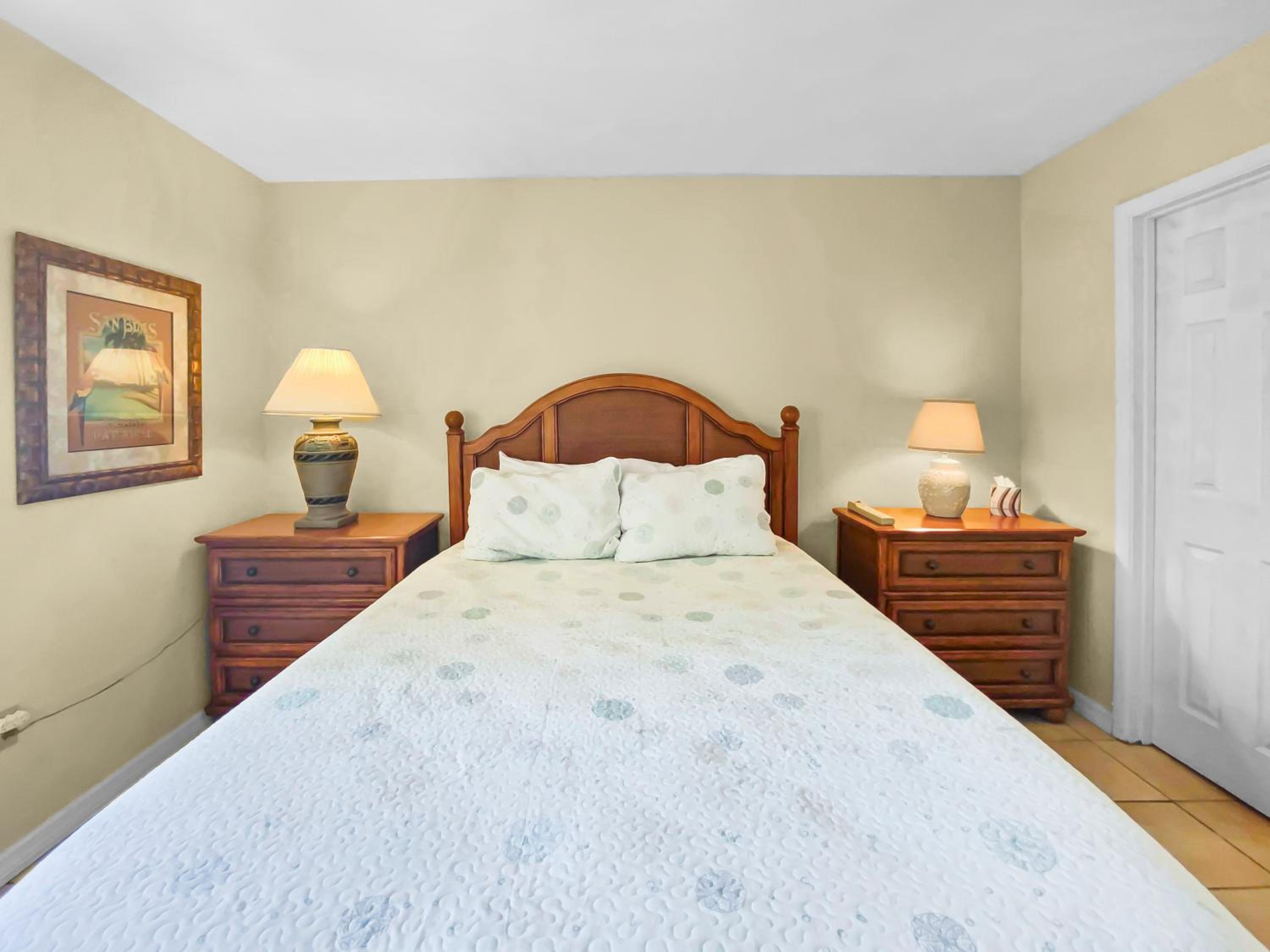 NEW Updated Siesta Key Vacation Rental with Heated Pool Access - Property Image 8