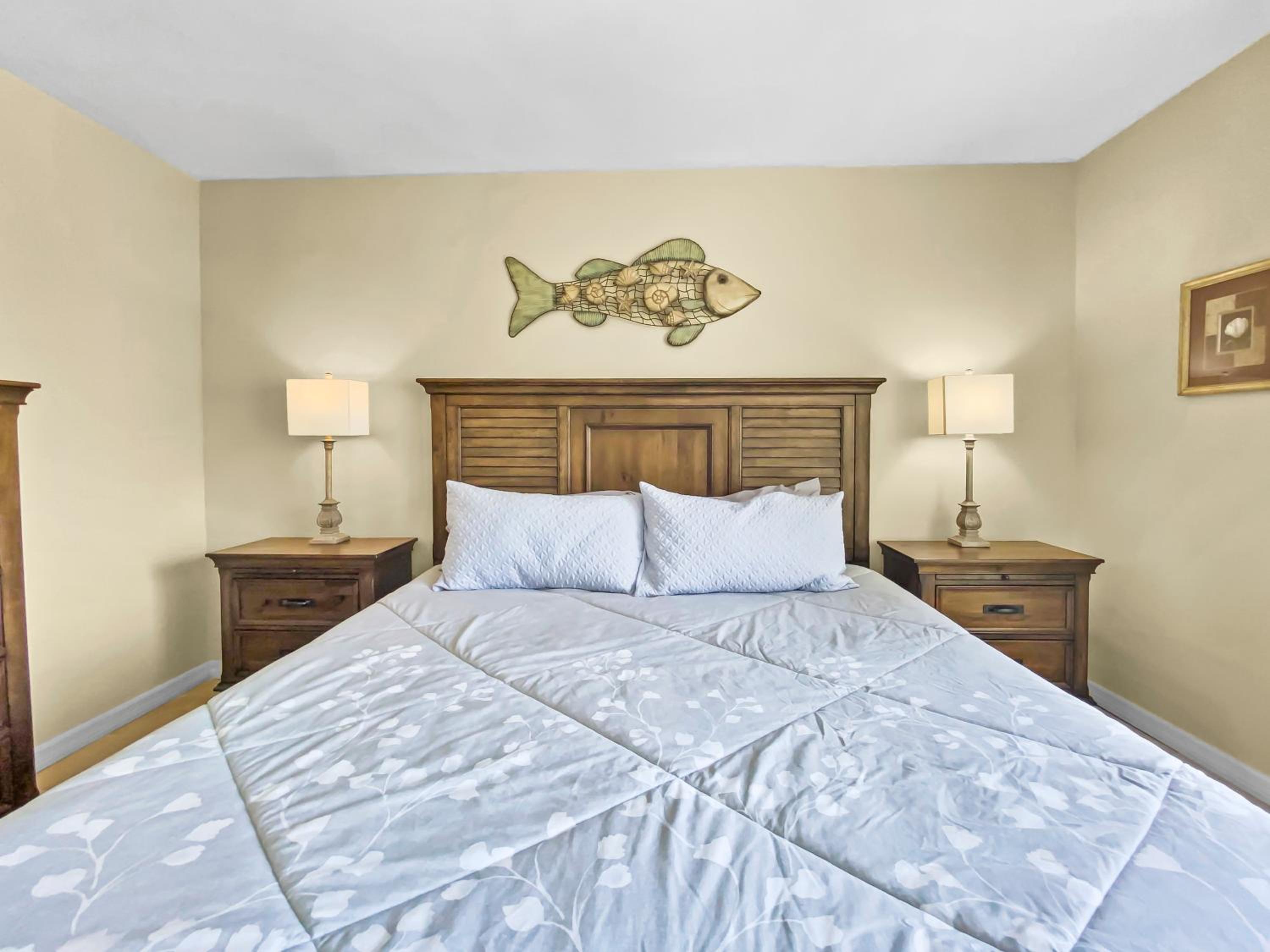 NEW Updated Siesta Key Vacation Rental with Heated Pool Access - Property Image 7