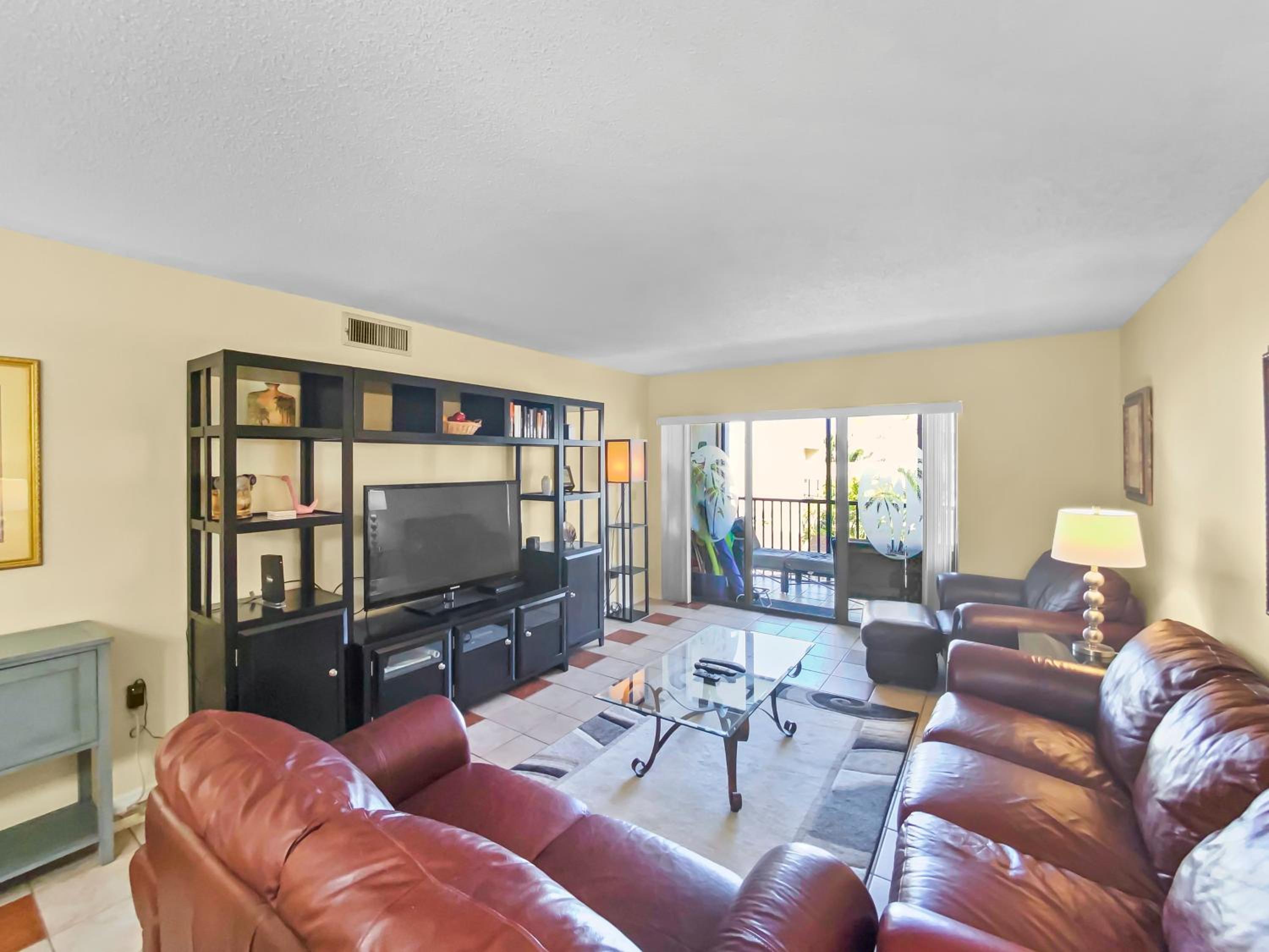 NEW Updated Siesta Key Vacation Rental with Heated Pool Access - Property Image 6