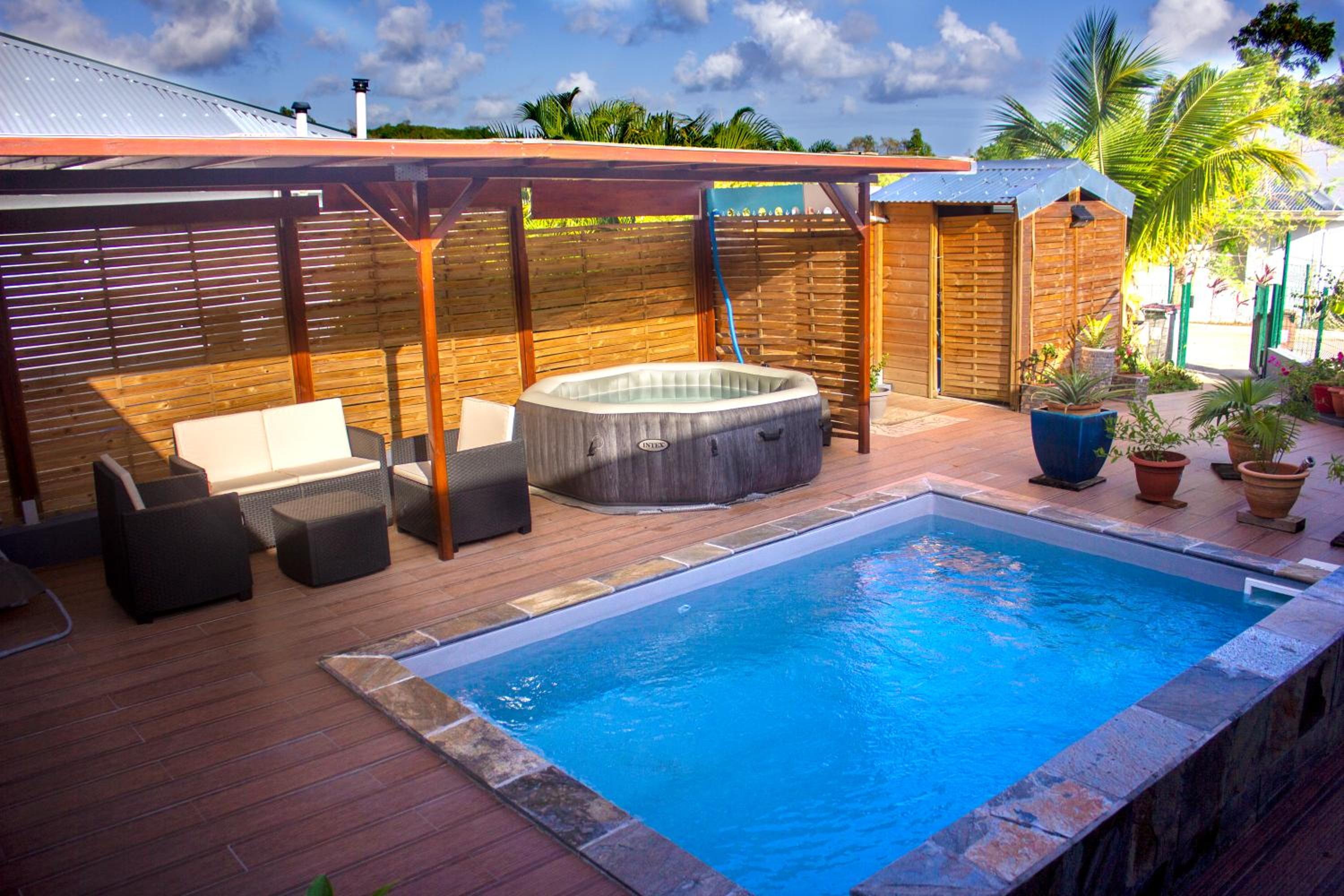 Les Bougainvilliers Tropicaux view 3
