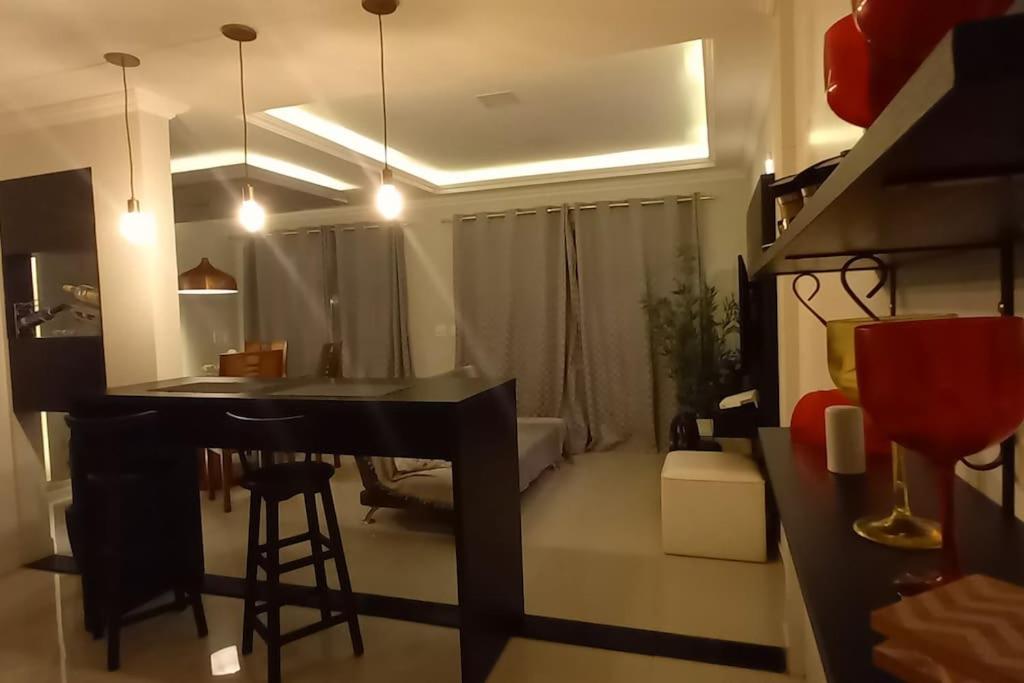 Casa COMPLETA-ÓTIMO WIFI-Espaço PET-TV Ilimitada-03 carros-Até10 pessoas