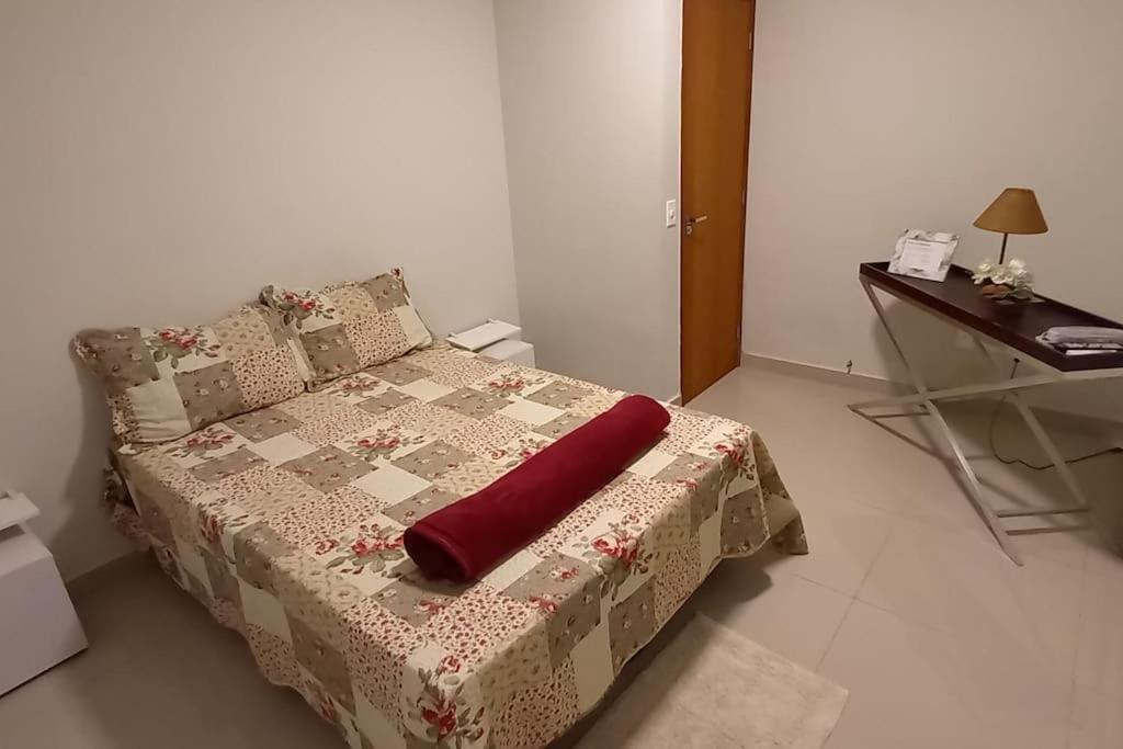 Casa COMPLETA-ÓTIMO WIFI-Espaço PET-TV Ilimitada-03 carros-Até10 pessoas
