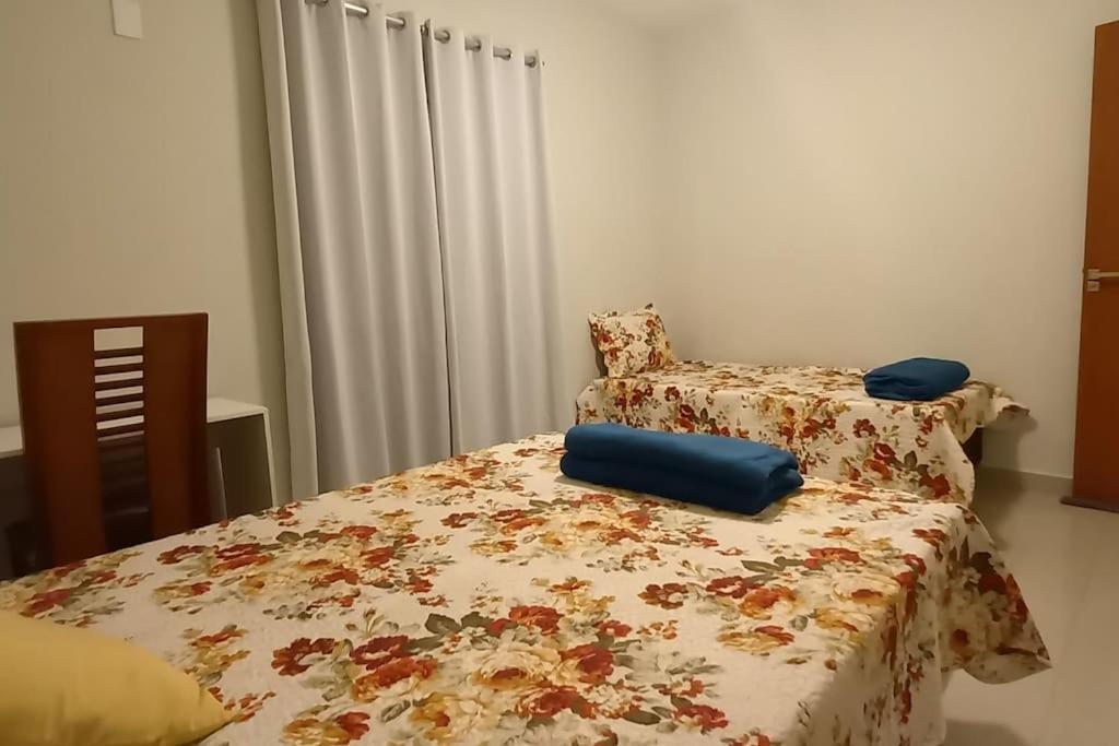Casa COMPLETA-ÓTIMO WIFI-Espaço PET-TV Ilimitada-03 carros-Até10 pessoas
