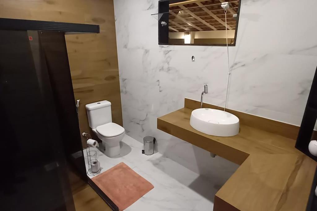 Casa COMPLETA-ÓTIMO WIFI-Espaço PET-TV Ilimitada-03 carros-Até10 pessoas