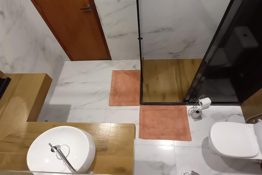 Casa COMPLETA-ÓTIMO WIFI-Espaço PET-TV Ilimitada-03 carros-Até10 pessoas