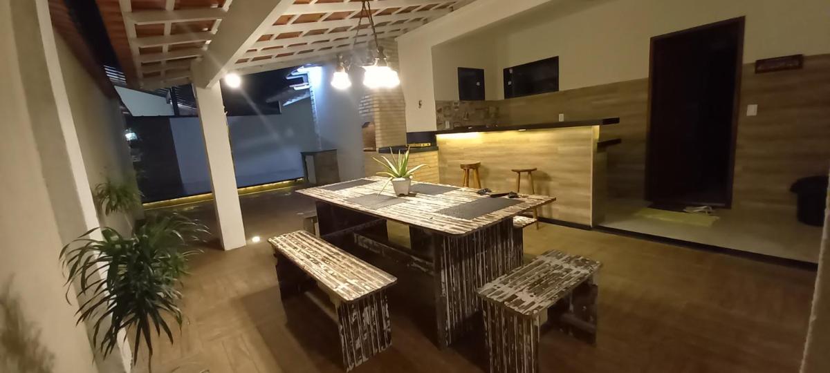 Casa COMPLETA-ÓTIMO WIFI-Espaço PET-TV Ilimitada-03 carros-Até10 pessoas