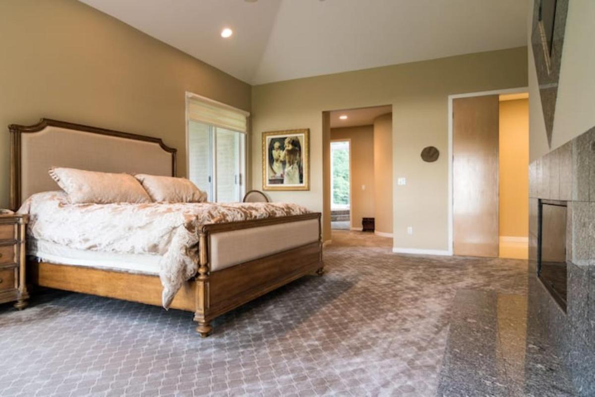 Nature living Luxury private Home pristine lake