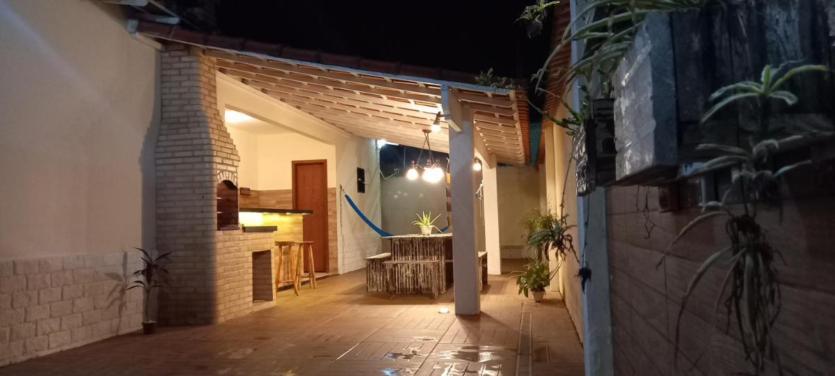 Casa COMPLETA-ÓTIMO WIFI-Espaço PET-TV Ilimitada-03 carros-Até10 pessoas
