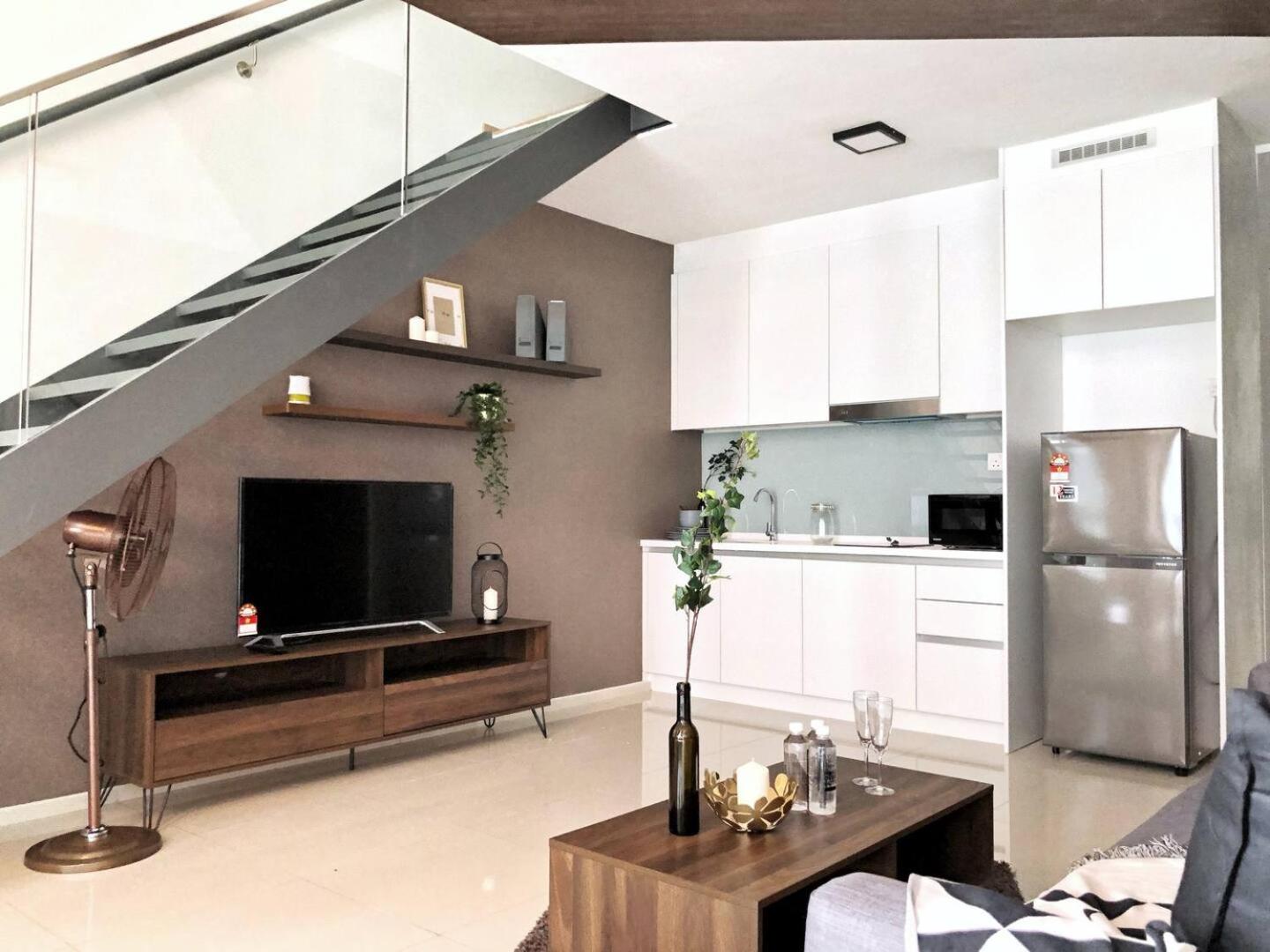 Modern Industrial Duplex Loft- Ekocheras-MRT 3pax