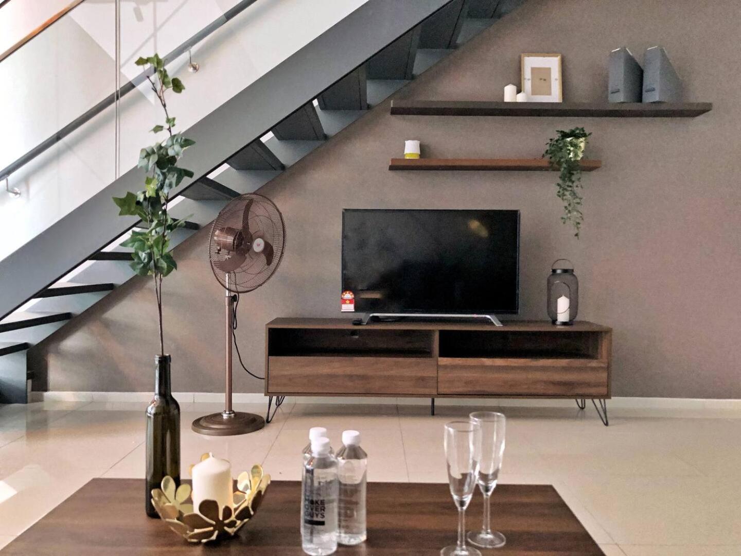 Modern Industrial Duplex Loft- Ekocheras-MRT 3pax