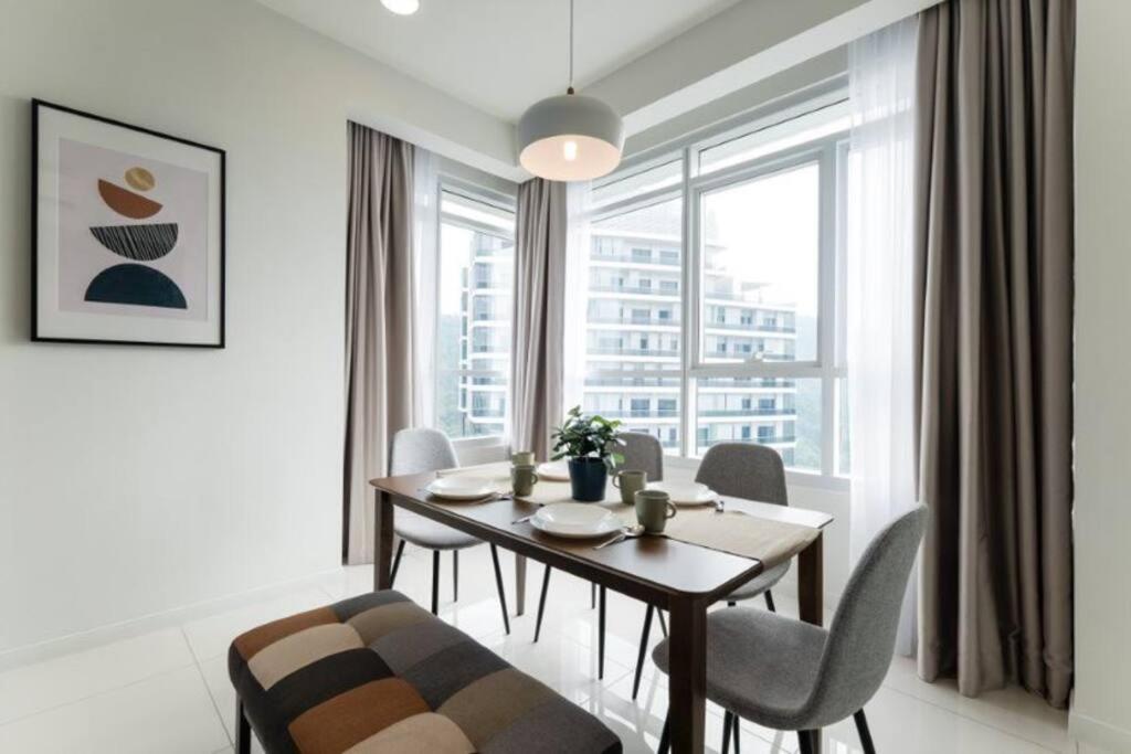 Mountain View 2 room KL East Mall 4pax NEW