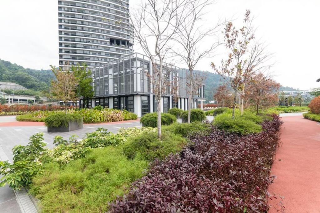 Mountain View 2 room KL East Mall 4pax NEW