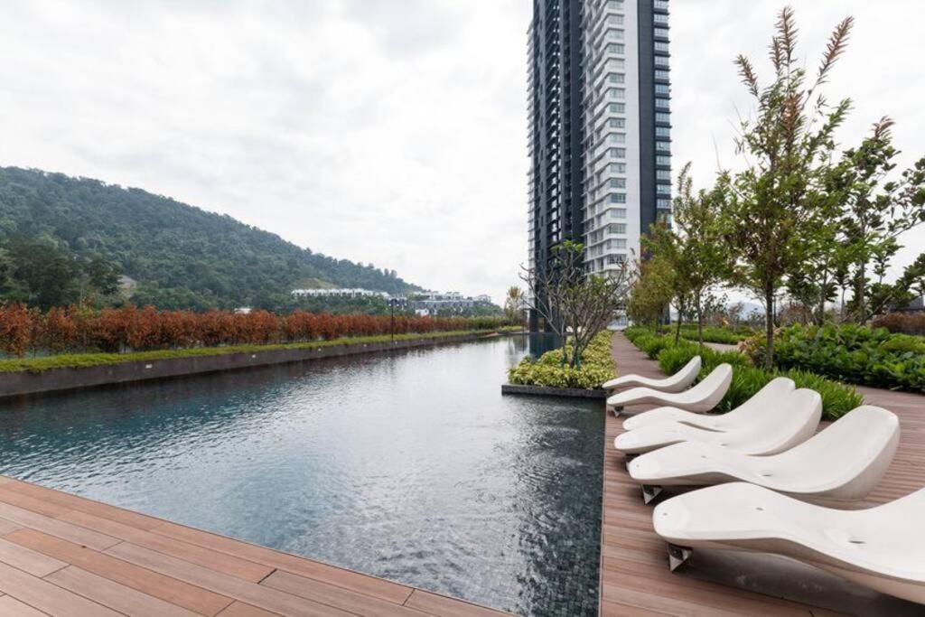 Mountain View 2 room KL East Mall 4pax NEW