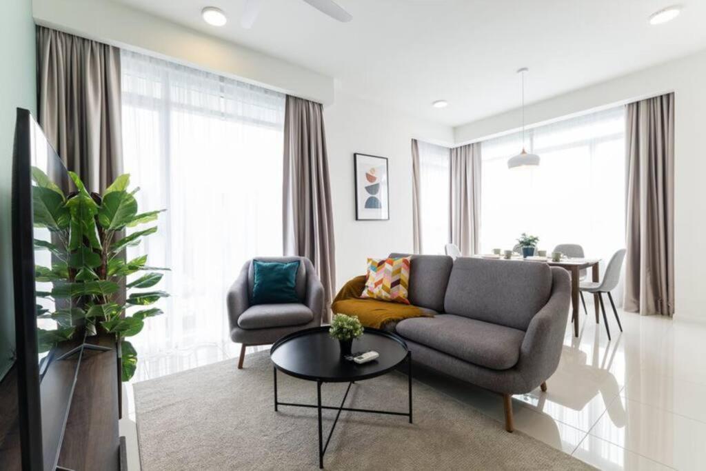 Mountain View 2 room KL East Mall 4pax NEW