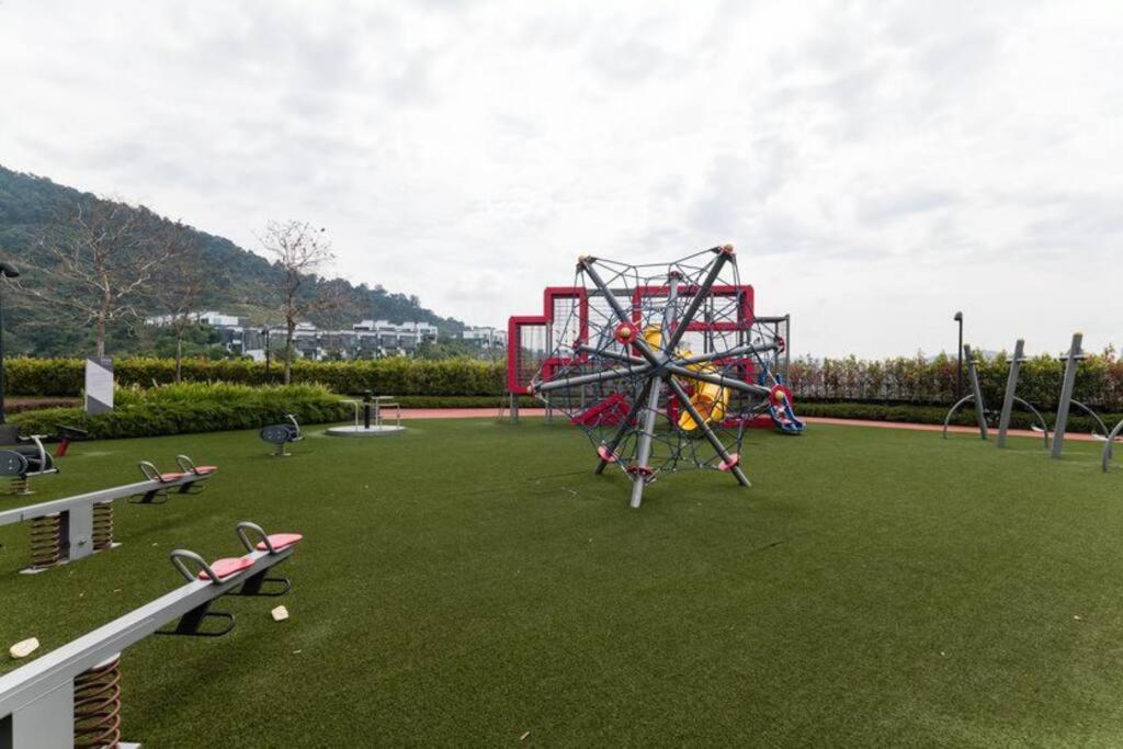 Mountain View 2 room KL East Mall 4pax NEW