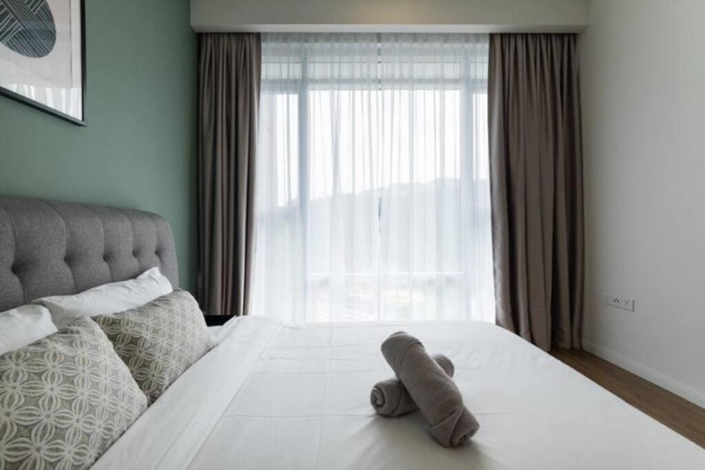 Mountain View 2 room KL East Mall 4pax NEW