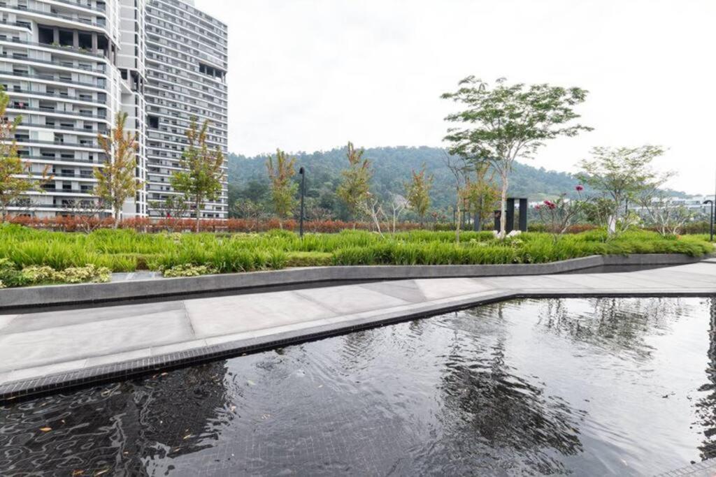 Mountain View 2 room KL East Mall 4pax NEW