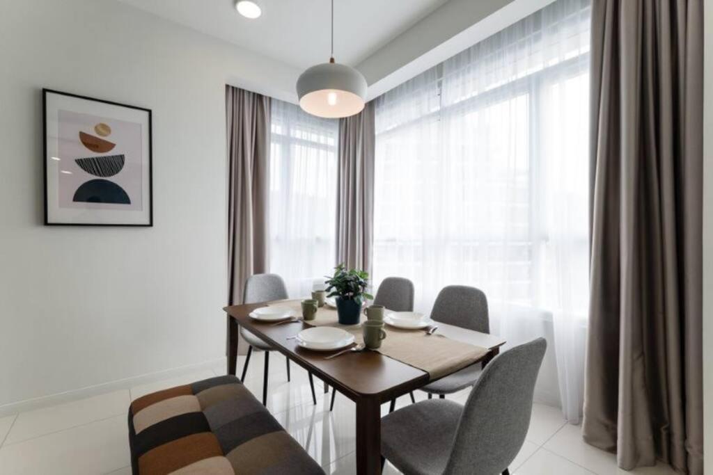 Mountain View 2 room KL East Mall 4pax NEW